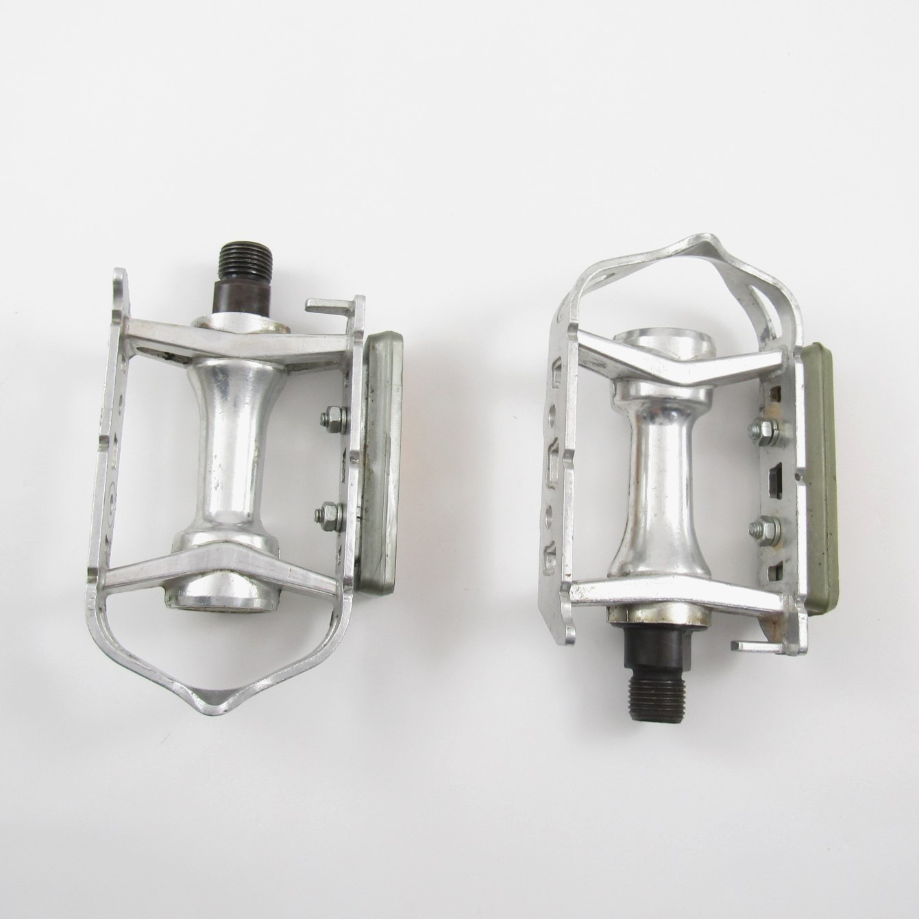 HTI A19 quill pedals with Cat Eye reflectors