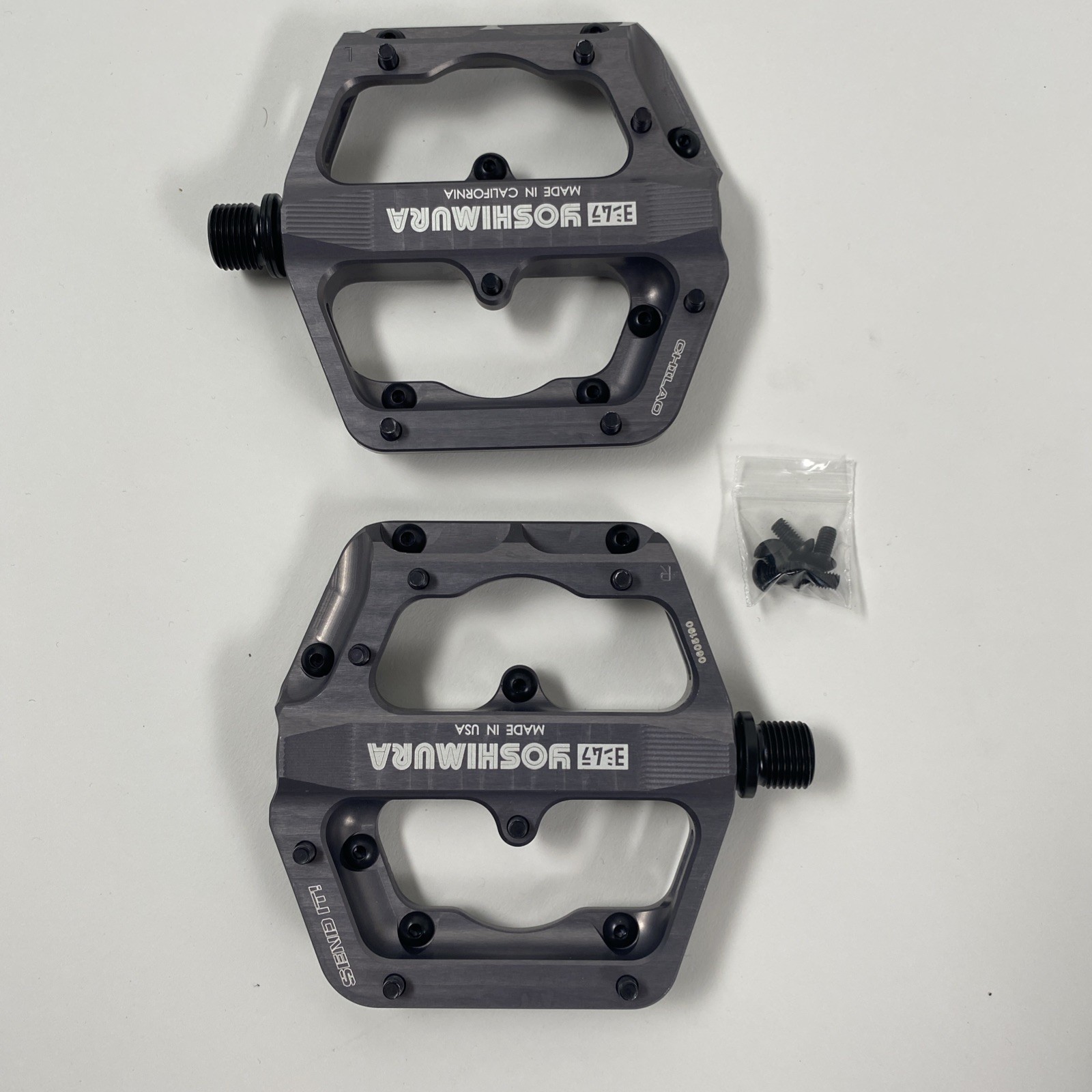 Yoshimura Cycling Chilao Pedal 9/16” F Pedal Small Gray Pewter / Black Pins