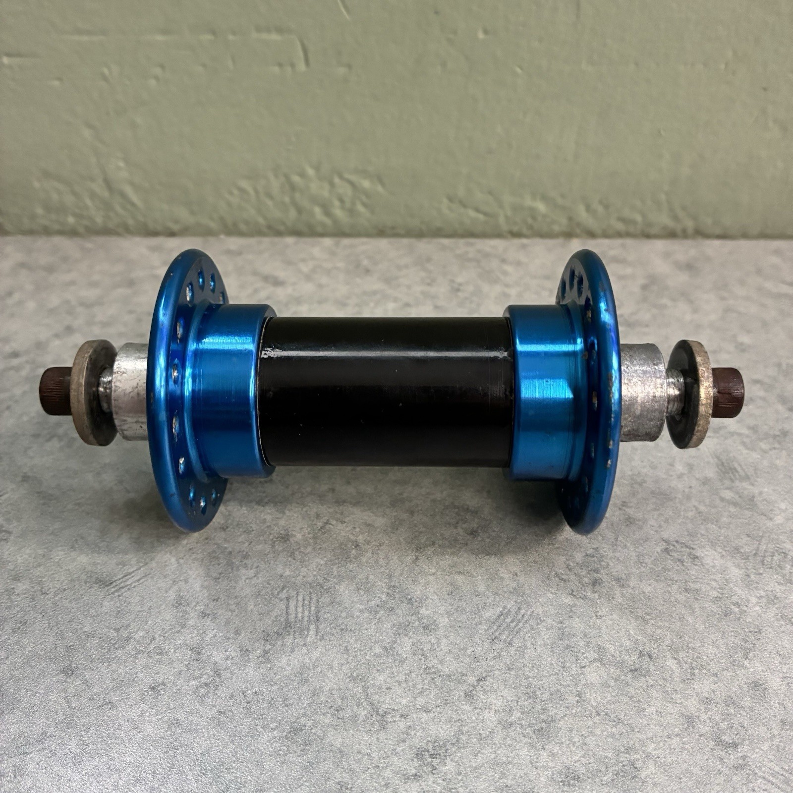 Blue / Black Bullseye 32 Hole MTB Sealed Bearing Hubs Vintage MTB / BMX USA Made