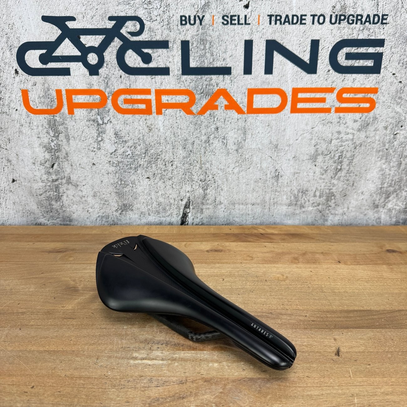 Low Mile! Fizik Antares R1 VS Evo Regular 139mm 7x10mm Carbon Rails Saddle 173g