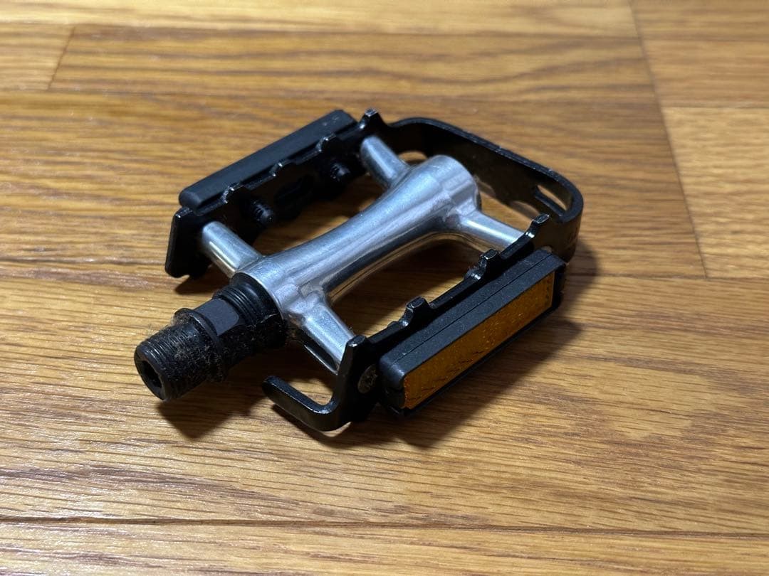 CAAD8 genuine flat pedal