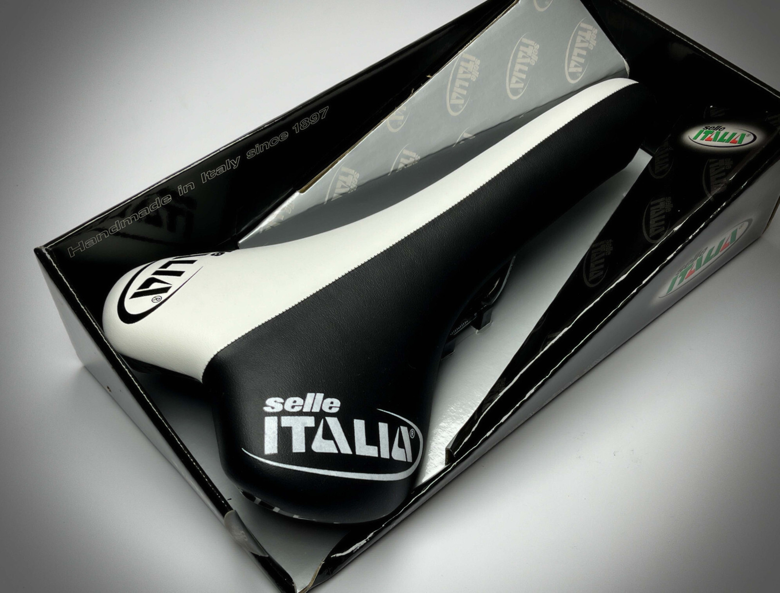 Nos Selle Italia Turbomatic White And Black Leather Saddle Carbon New From 2009