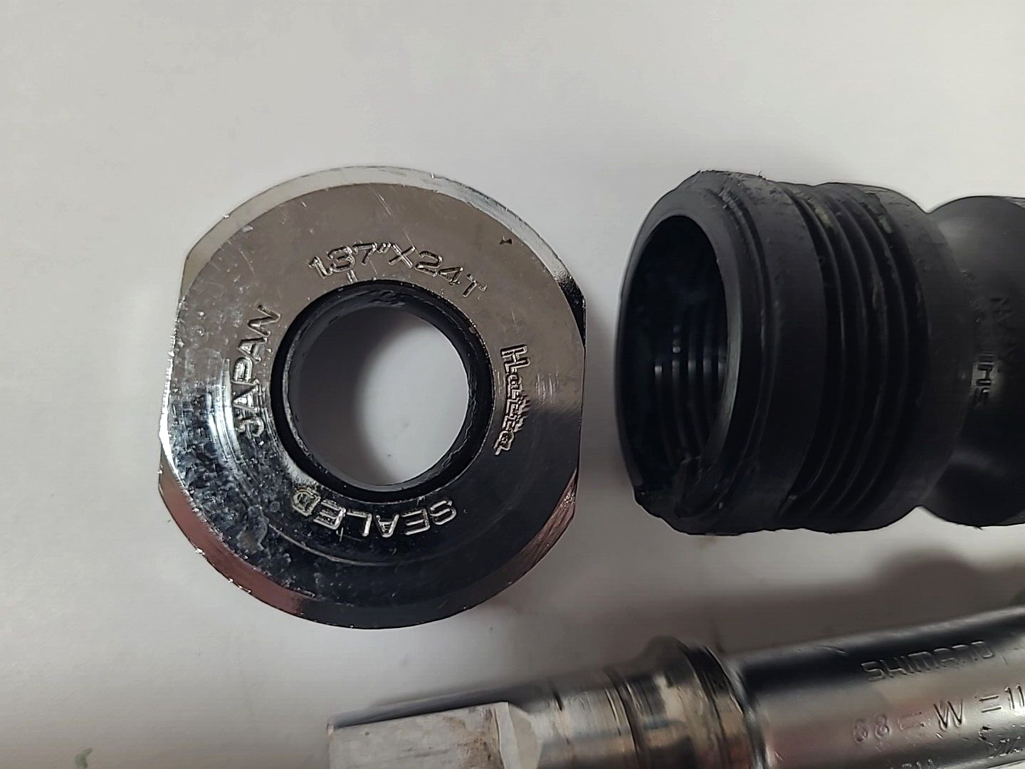 Shimano 68 / 116 CrMo Bottom Bracket w Hatta Bearing Cups / #123