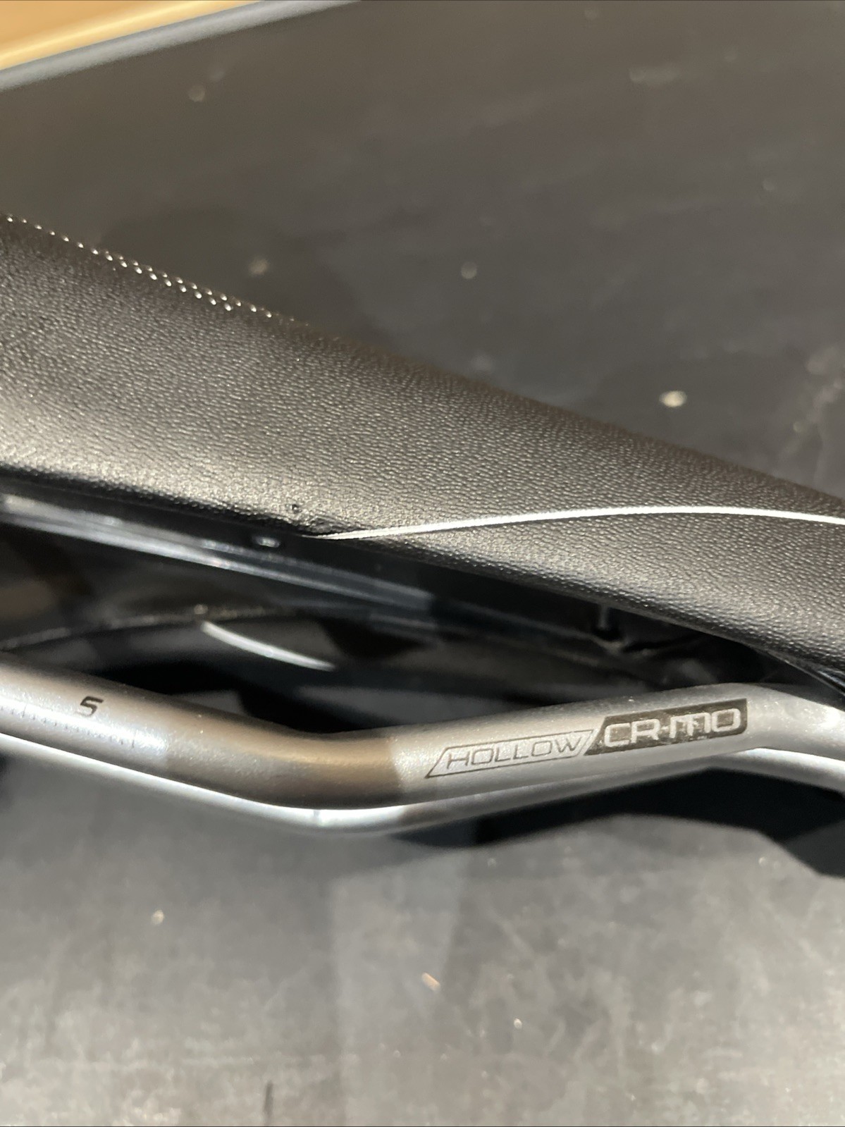 Specialized Saddle 155mm Avatar Hollow CR/MO Body Geometry In Black With White