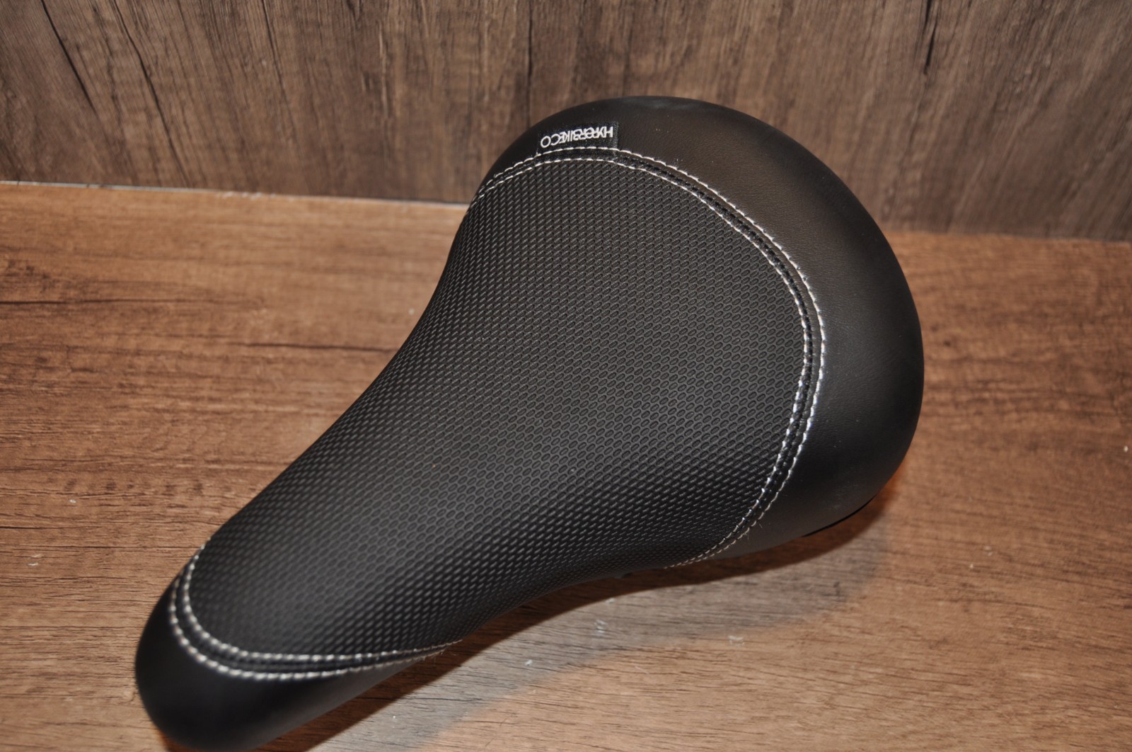 High quality BMX bike seat with 280mm / 25.4mm diameter Seat Post