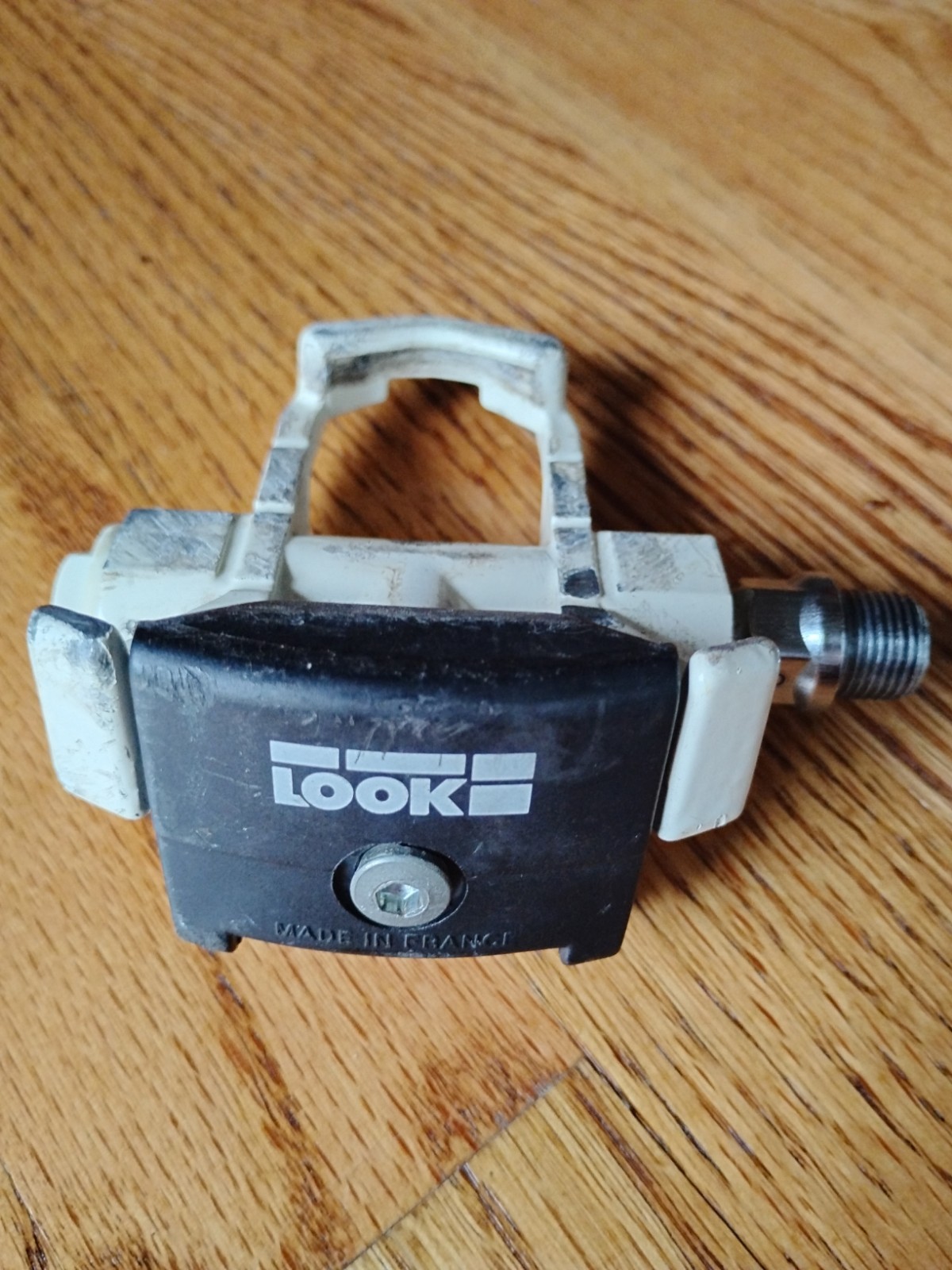 Vintage 1980’s Look Clipless Pedals 9/16″ White