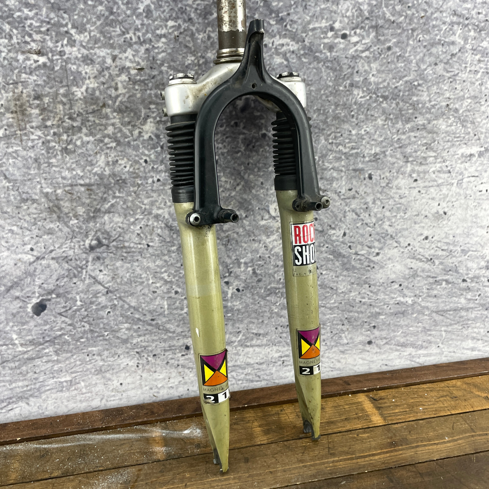 Vintage Rock Shox Mag21 Fork 1 in Threaded 26 in 5.5″ Steerer 26 Mag 21 1″ Parts
