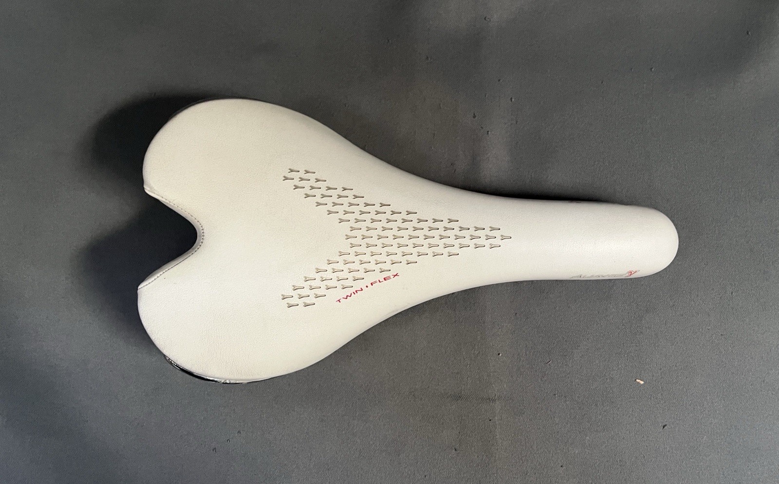 Fi’zi:k Aliante Saddle White 145x265mm K:ium Rails 7×7 Twin Flex Road MTB Italy