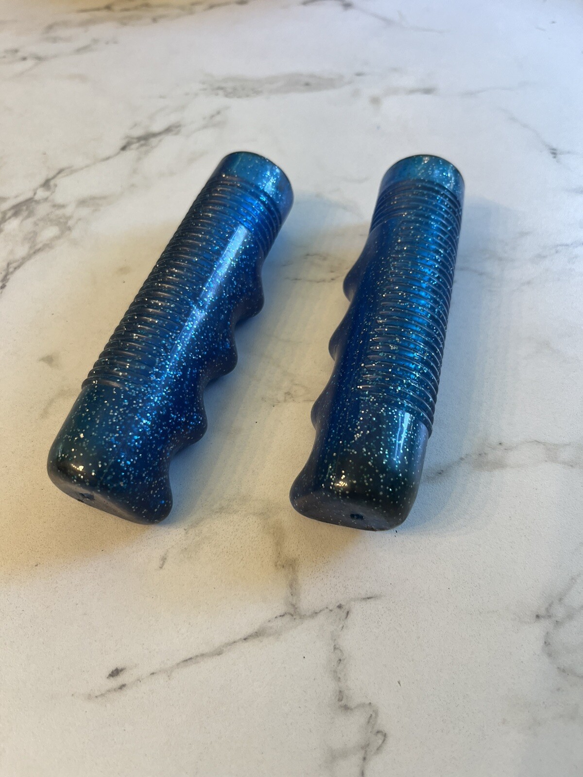1-PAIR 1960s-70s VINTAGE BLUE METAL FLAKE STINGRAY BICYCLE HANDGRIPS SCHWIN STYL