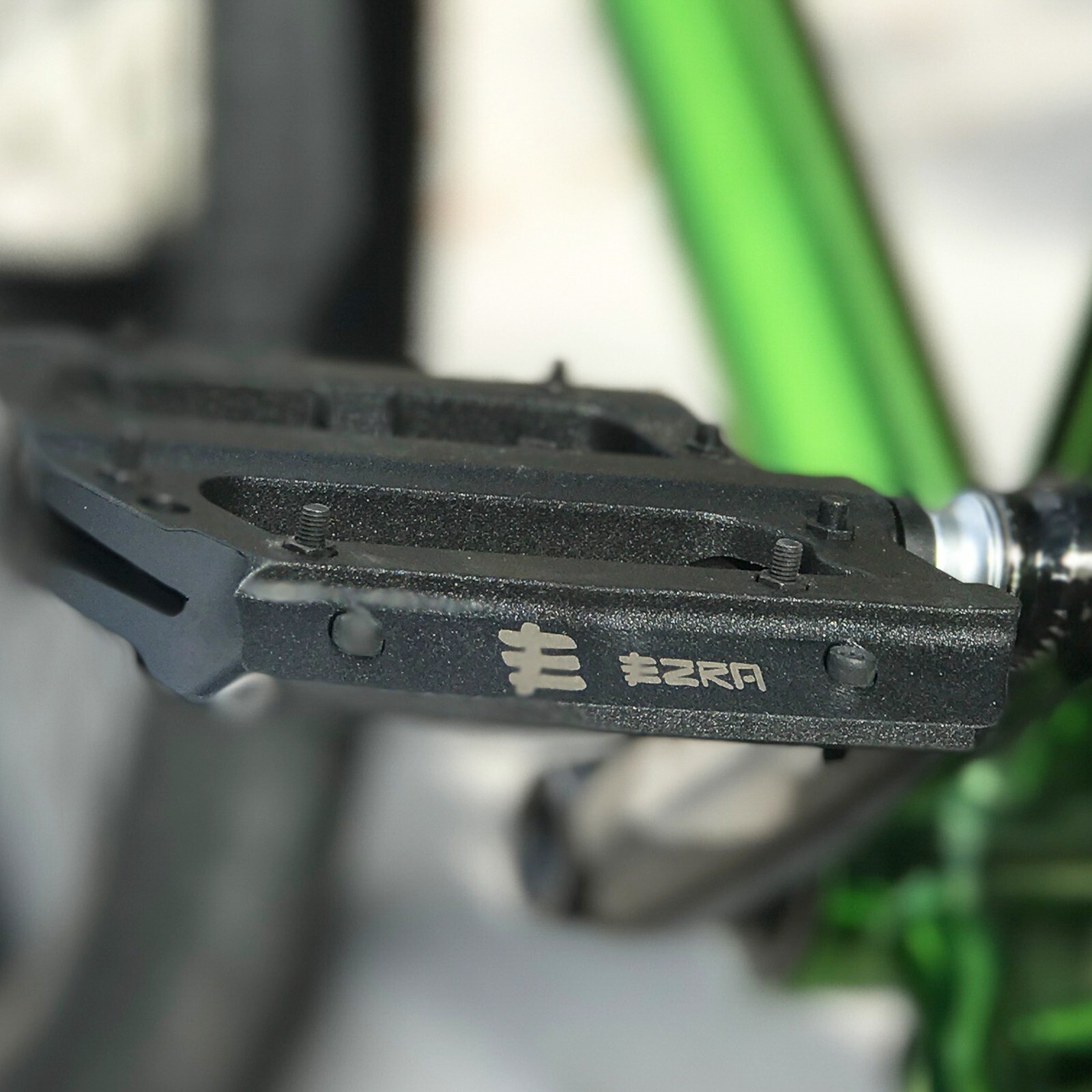 EZRA BMX Flats Plus Bike Pedal – 9/16″ Chromoly Sealed Axle – Metal Pins