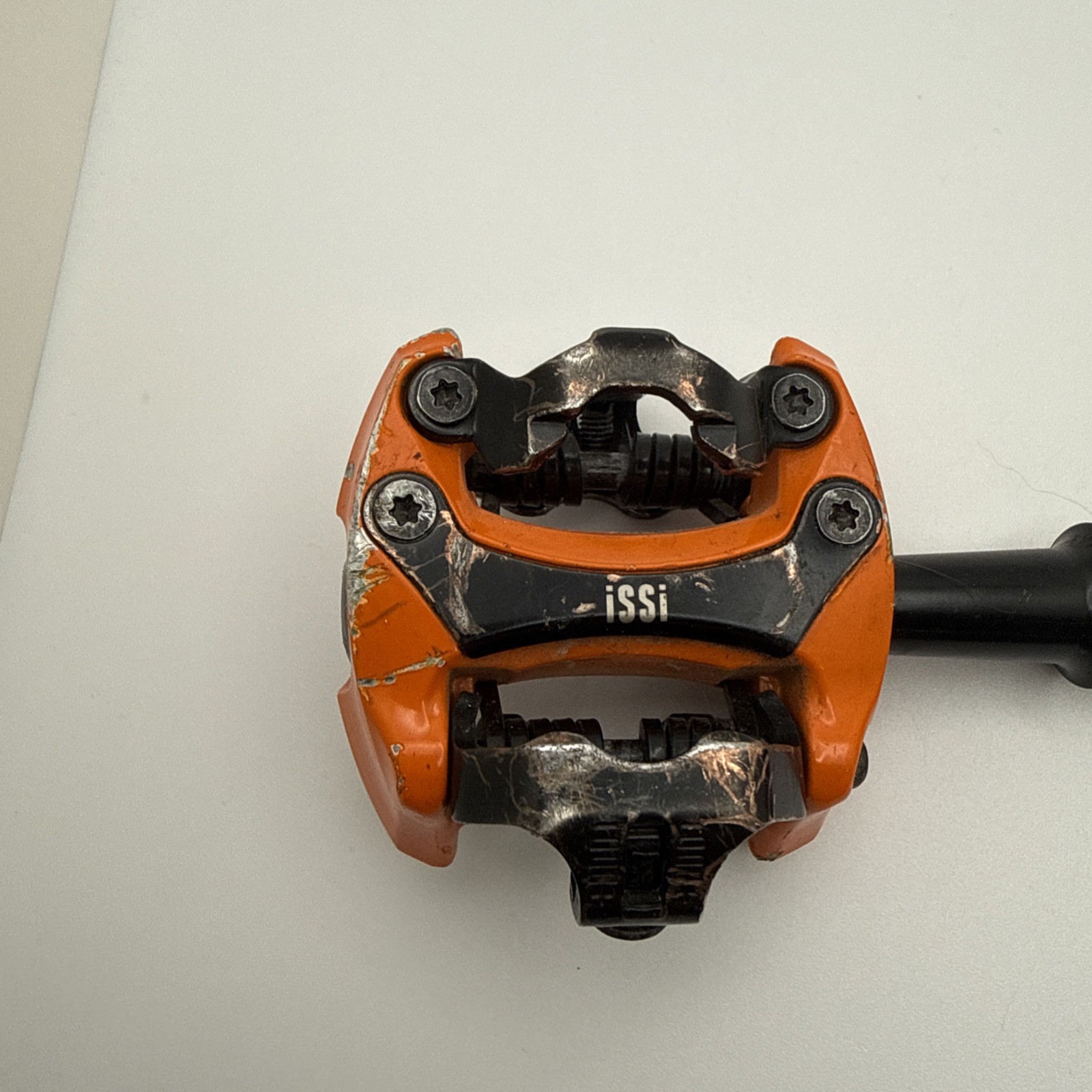 iSSi Flash dual sided SPD clipless MTB pedals in Orange