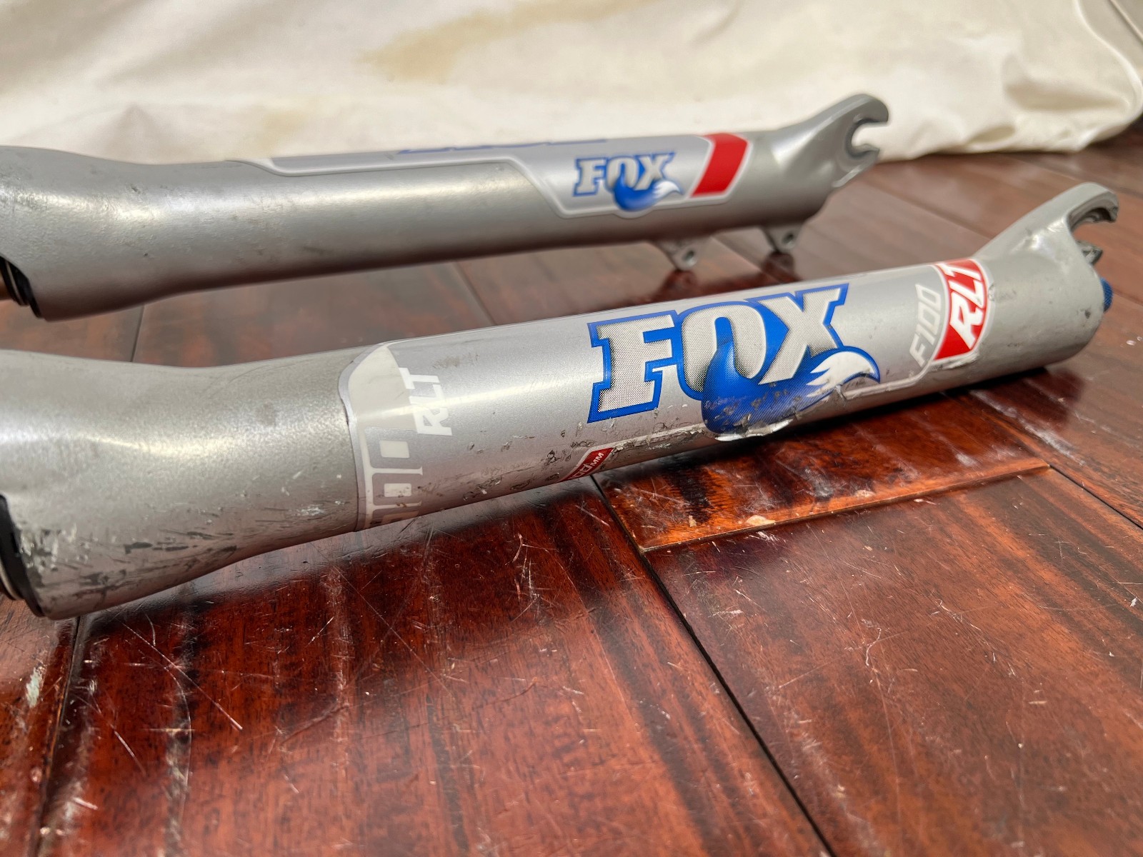 Fox Float RLT F100 Suspension Fork 26″ Disc only 1-1/ 8″ steerer