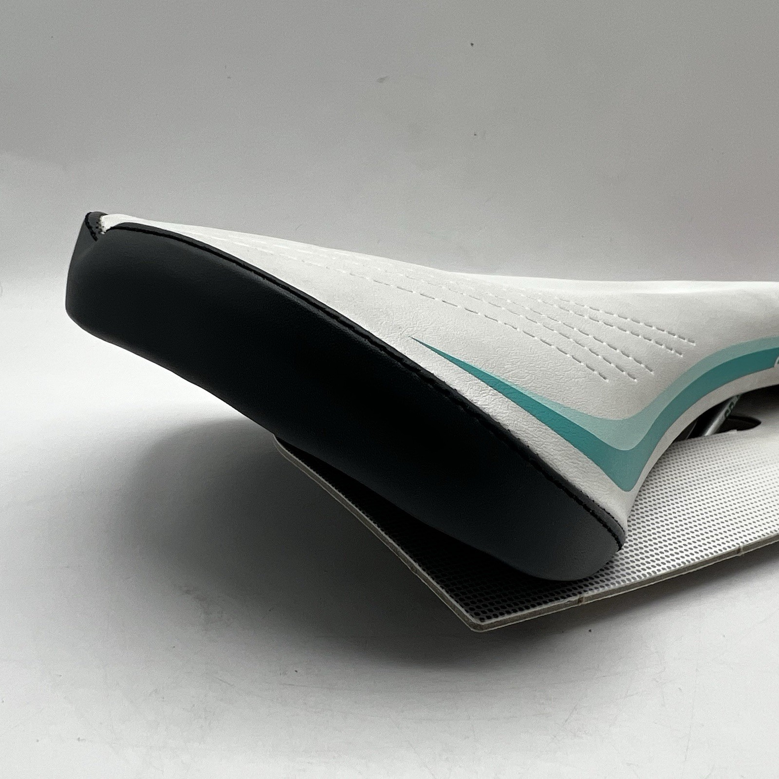 Terry Women’s Butterfly Ti Bike Saddle Seat, Comfortable Center Cutaway, White
