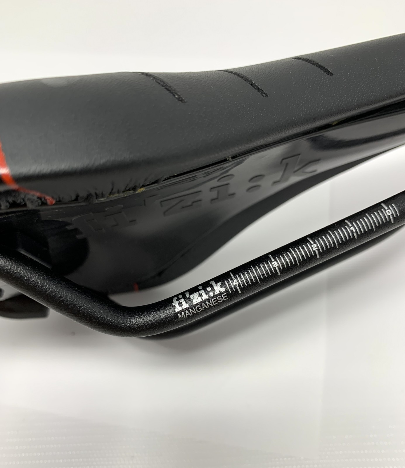 Fizik Tundra M5 Manganese Saddle – New