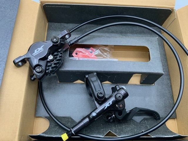 Shimano Deore XT BL-M8100/BR-M8100 Disc Brake and Lever Front, 2-Piston