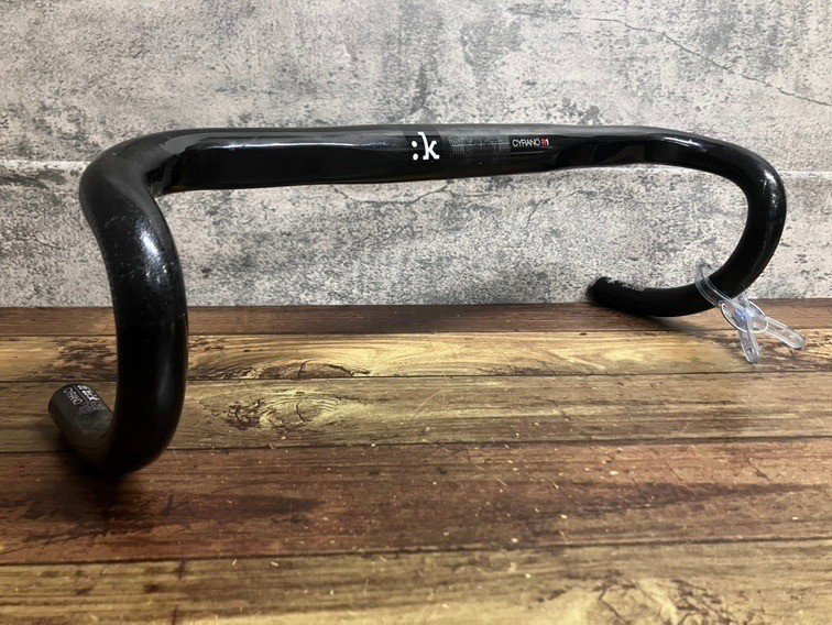 fizik Cyrano R1 Carbon Drop Handlebar Diameter 31.8mm 1.25 in C-C 420mm 16.53 in