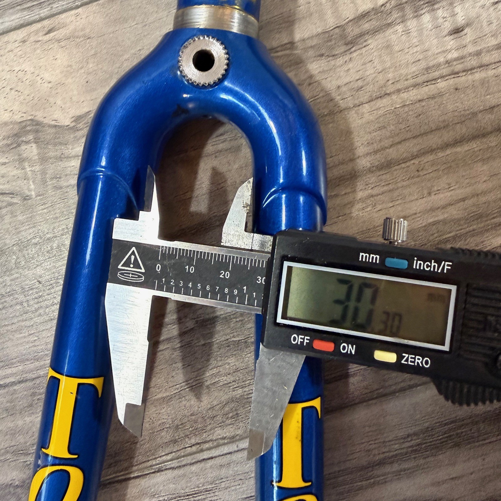 Torelli 700c Road Fork 1-inch Threaded 132mm Blue
