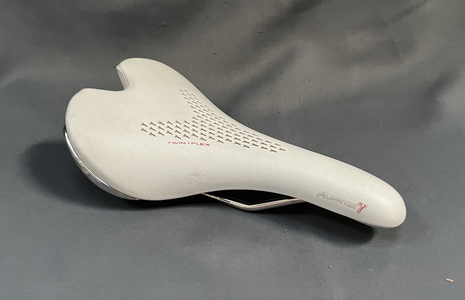 Fi’zi:k Aliante Saddle White 145x265mm K:ium Rails 7×7 Twin Flex Road MTB Italy
