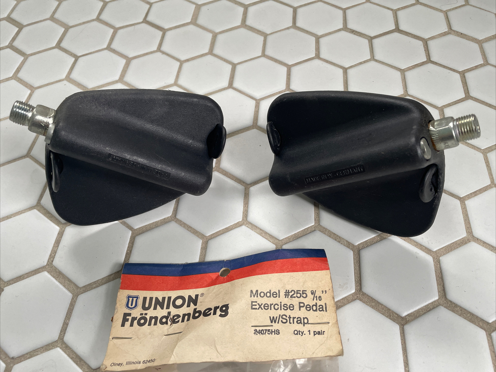 New-in-Package UNION Exercise Bike Pedals w/Straps • 9/16″ • #255 • Germany