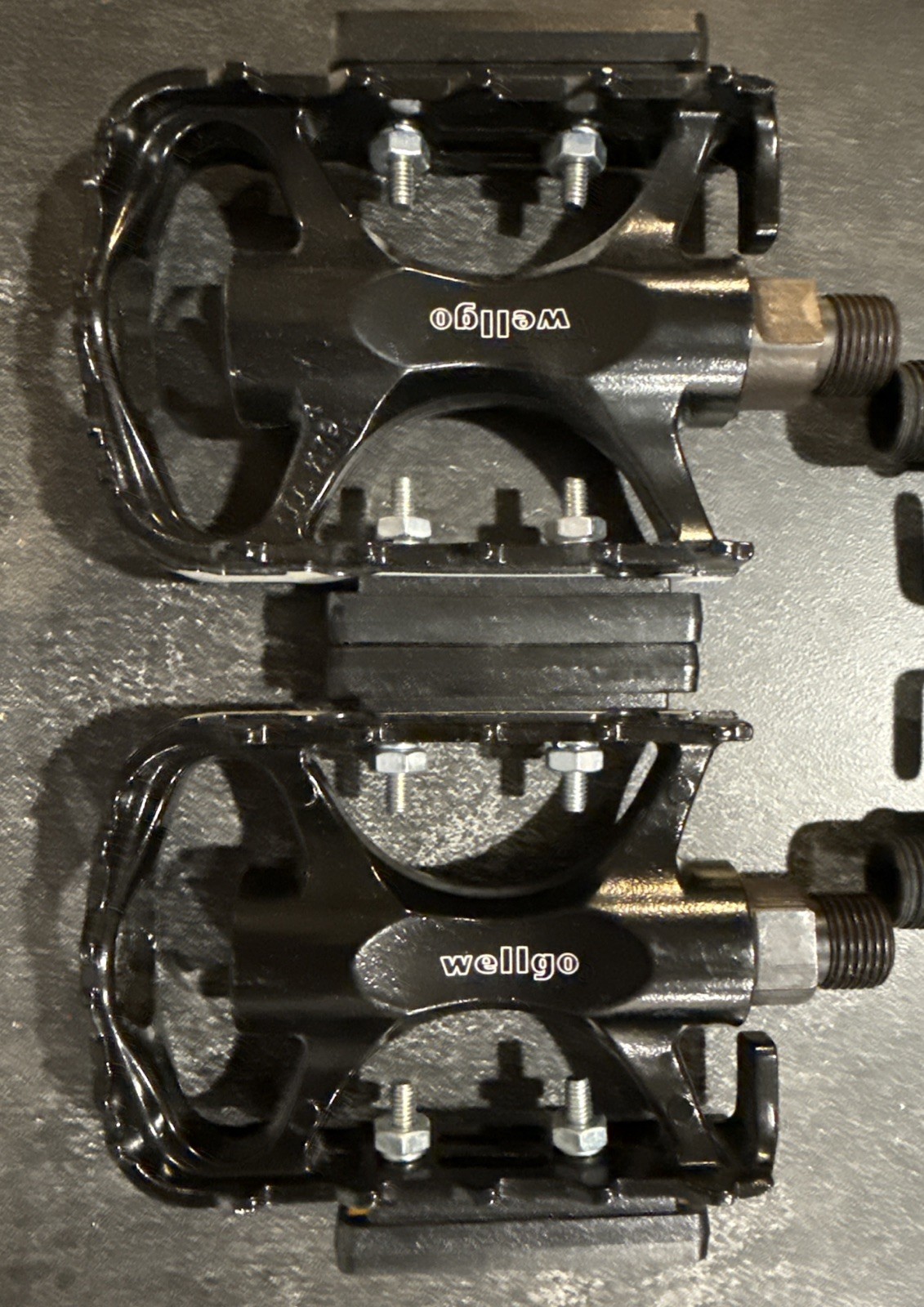 2 Pairs Wellgo Bicycle Bear-trap Pedals w/Reflectors New Takeoffs
