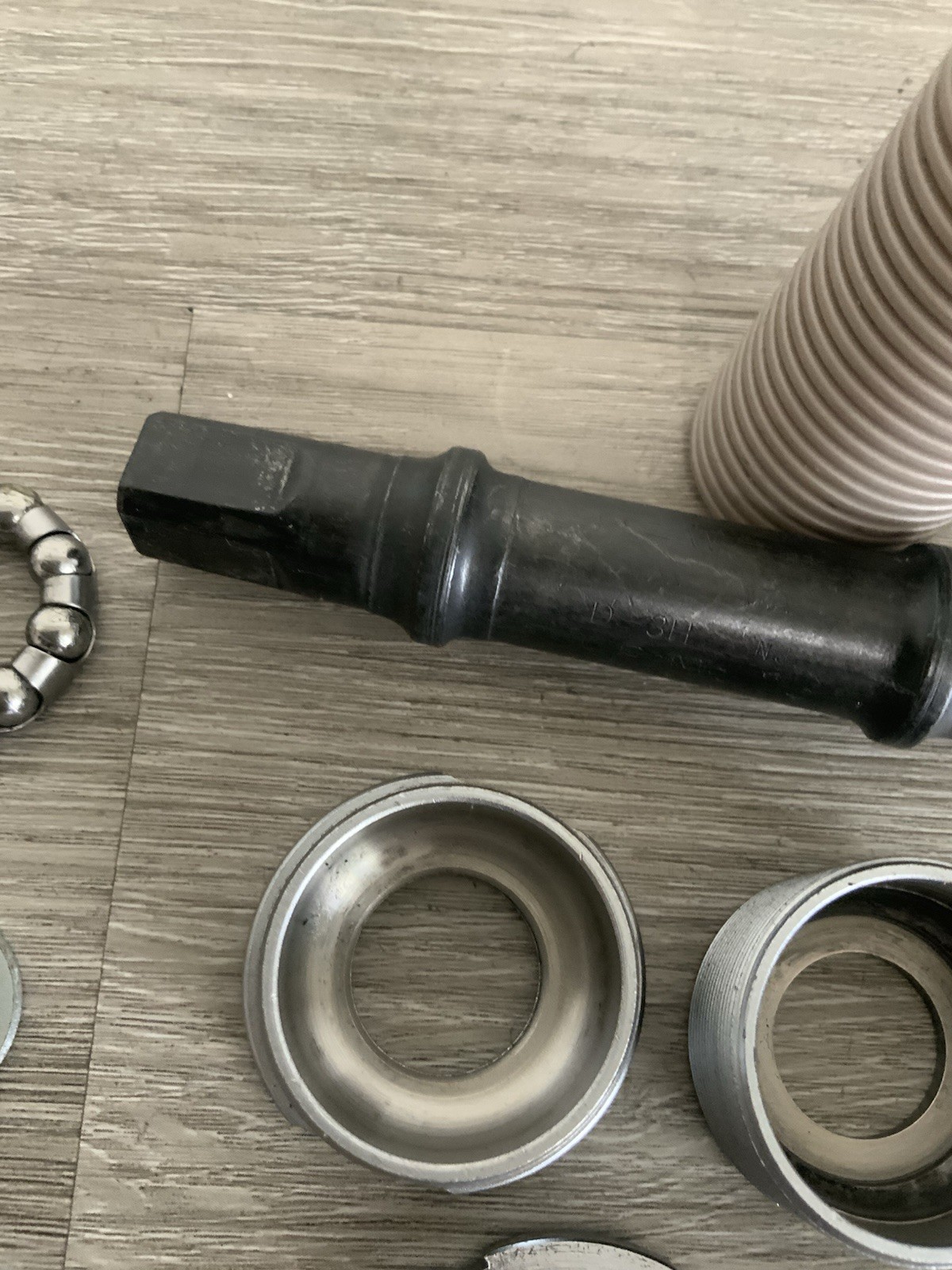 SHIMANO 600 BOTTOM BRACKET BRITISH THREADING 68-113 MM