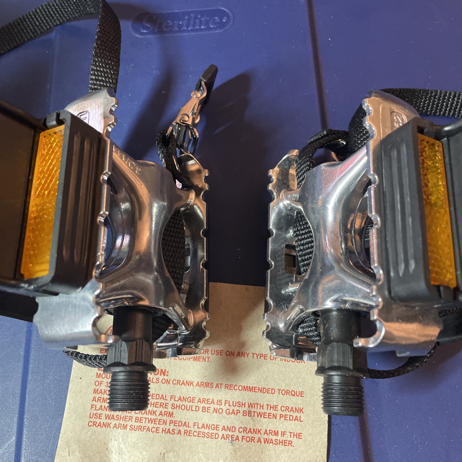 Wellgo LU-962 Pedals Silver with Power Grips Straps