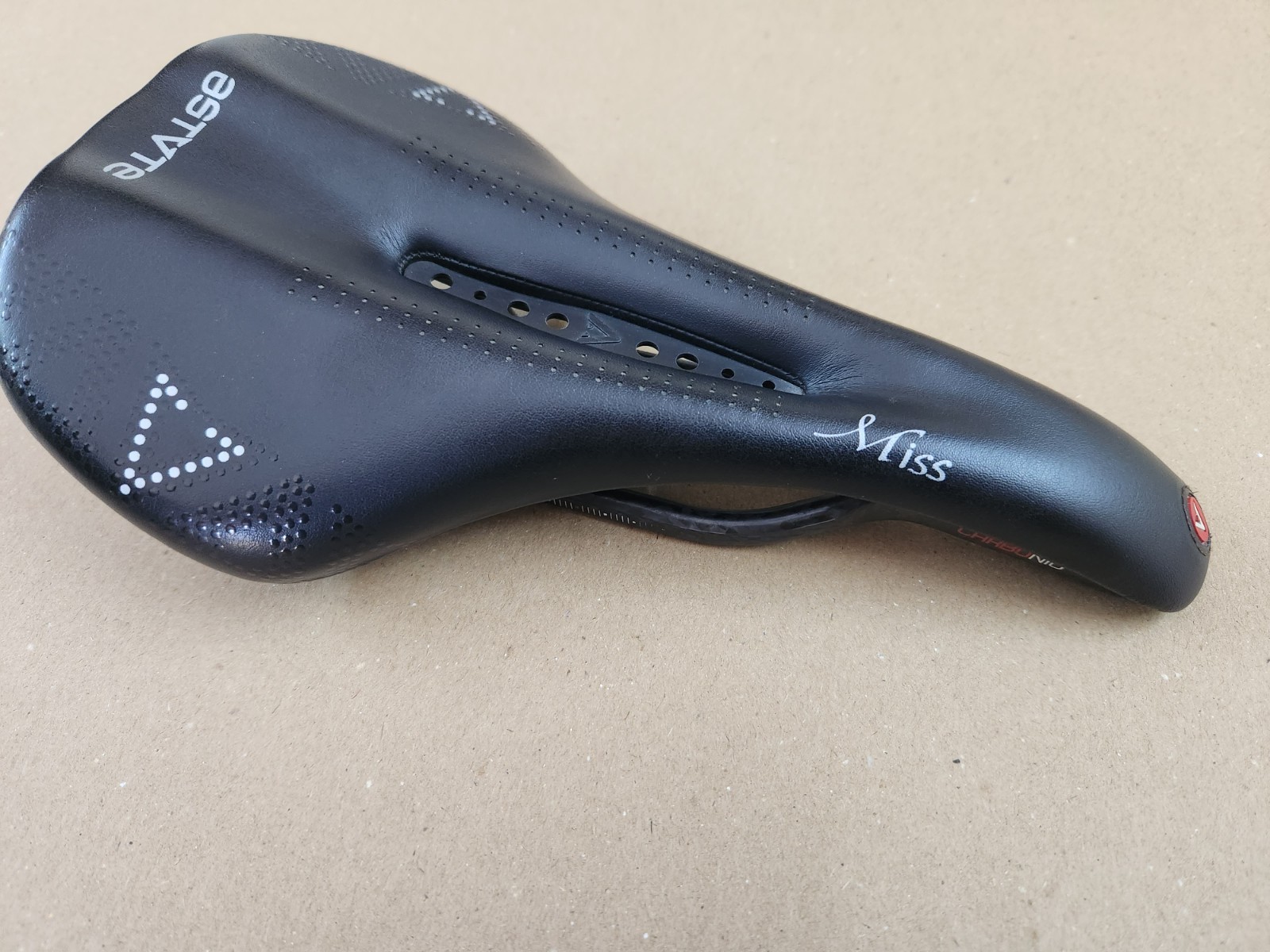 Astute Miss Lite VT Carbonio Rail Women’s Saddle