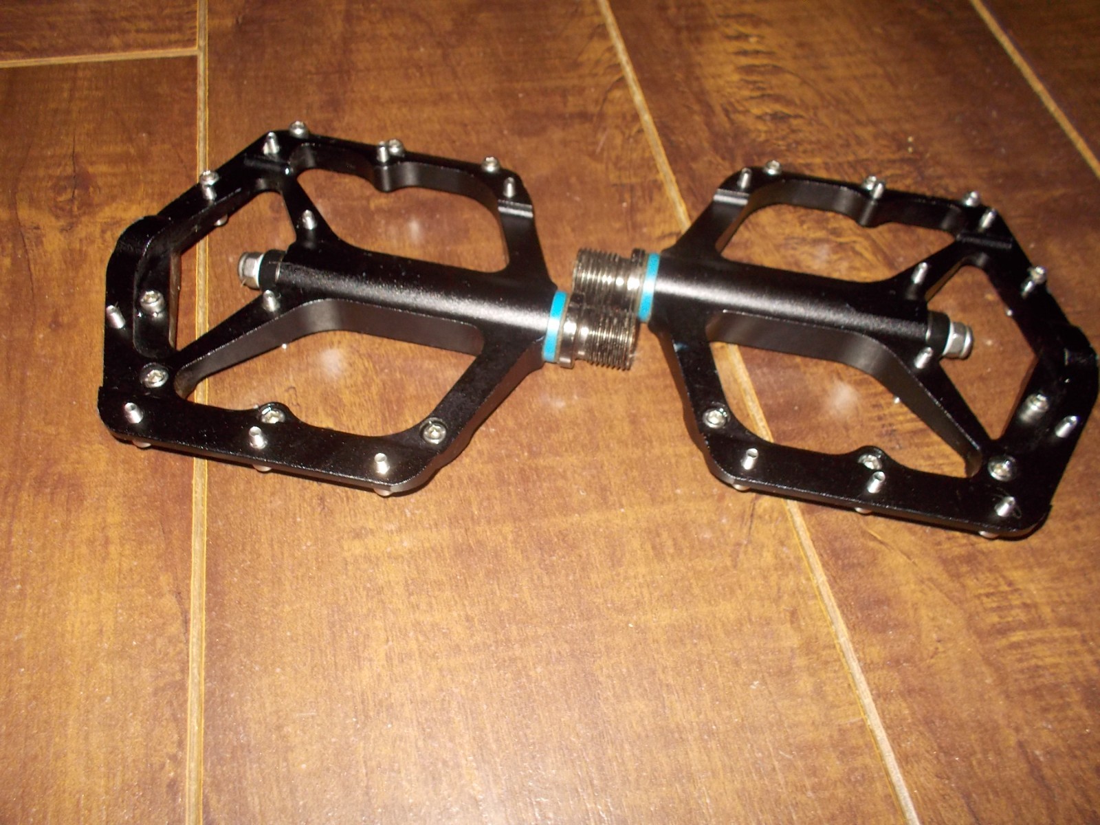 HT style flat pedals 13mm very thin in excellent pre owned condition 10 pins