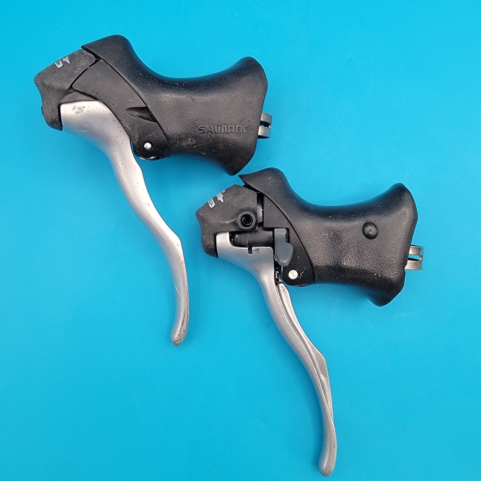 Shimano SORA ST-3300 / ST-3303 3 x 8 Speed STI Shift/Brake Lever Set e18