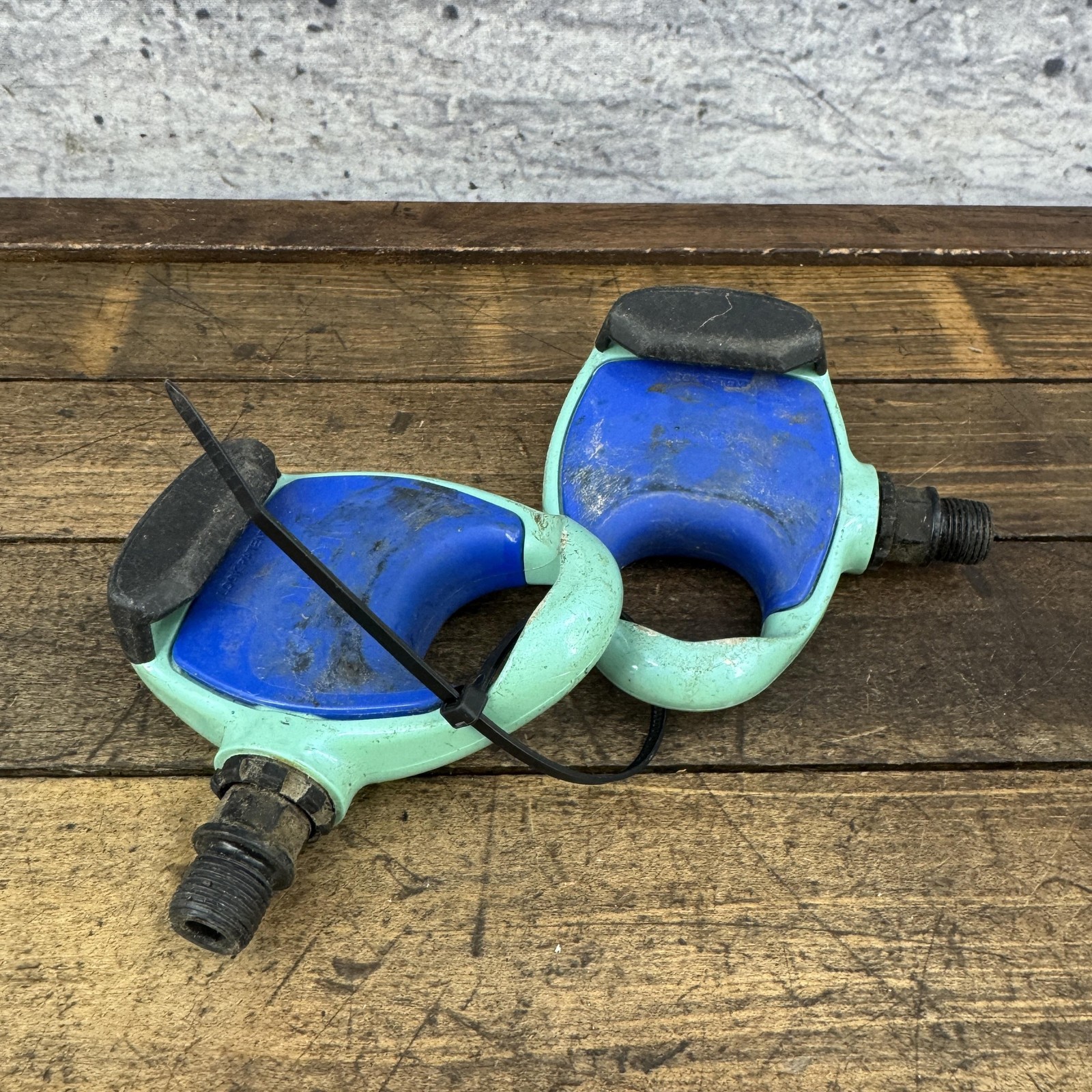 Vintage Look Clipless Road Bike Pedals Celeste Green Blue 9/16 340g Used