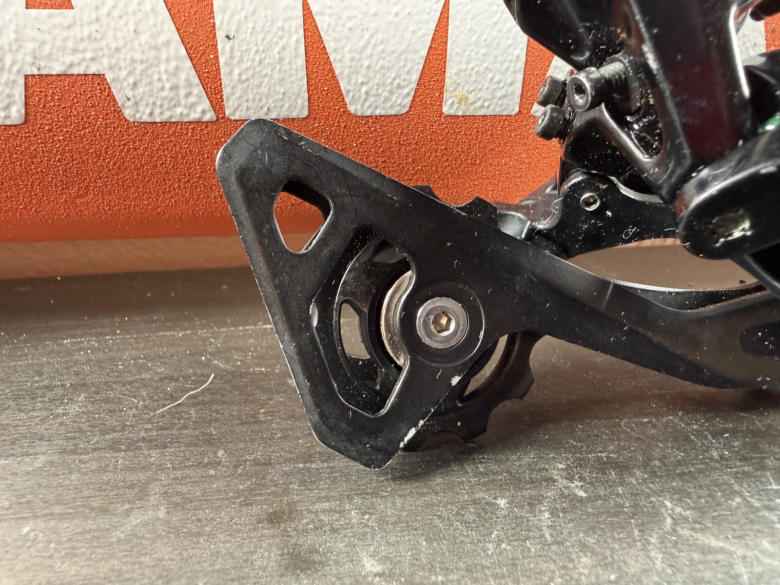 Shimano 105 RD-R7000 Medium Cage Rear Derailleur #22