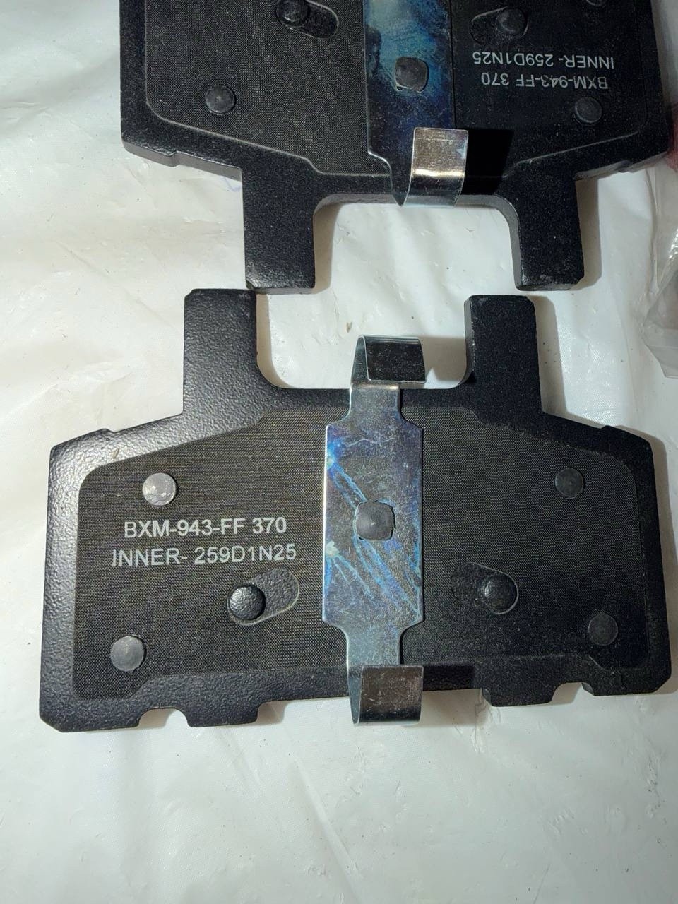 Bendix Premium SBM370 Semi-Metallic Front Brake Pads for Chevy, Dodge, GMC