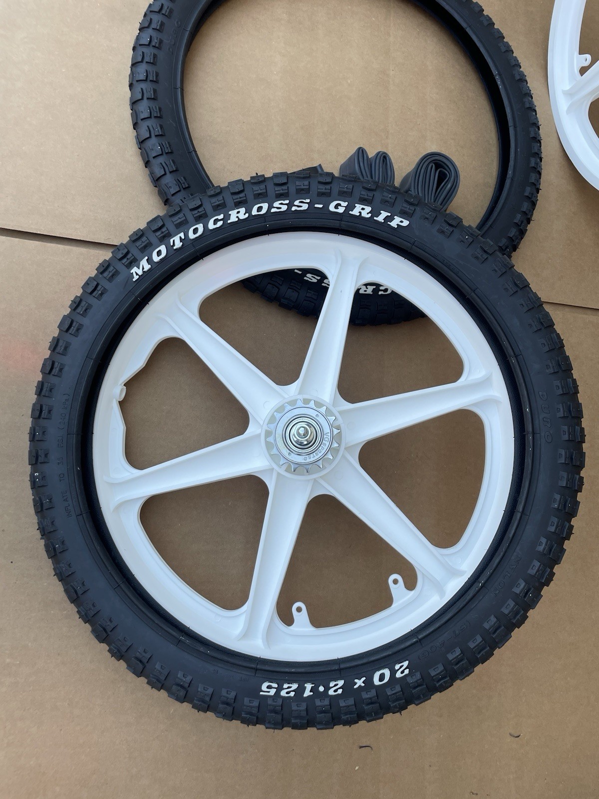 20″ Bicycle Plastic WHITE 6-spoke Mag Wheels Motocross Tires Set GT Rims BMX