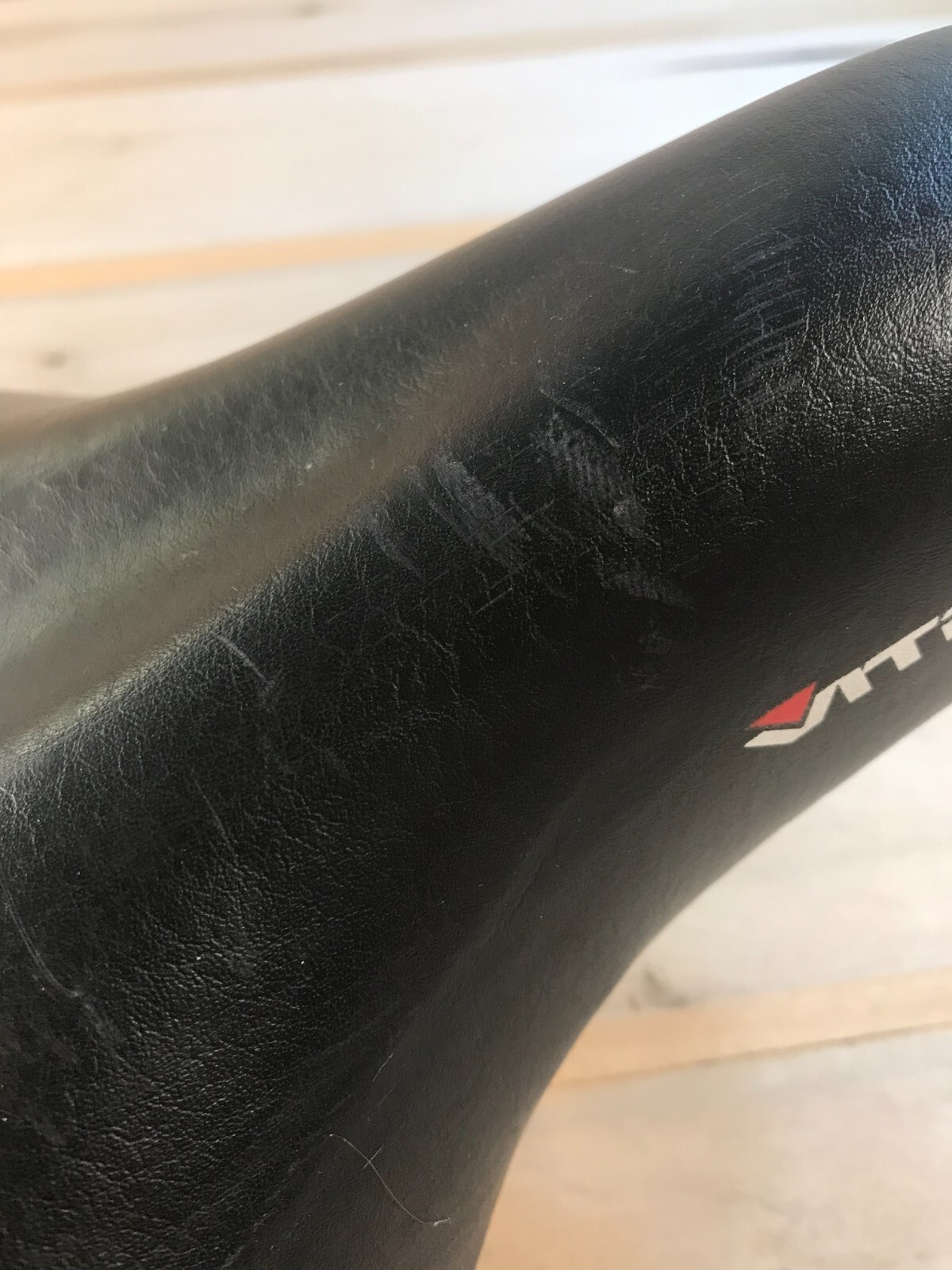 Cionlli Vitesse Bicycle Seat Metal Brace Black Plastic Frame