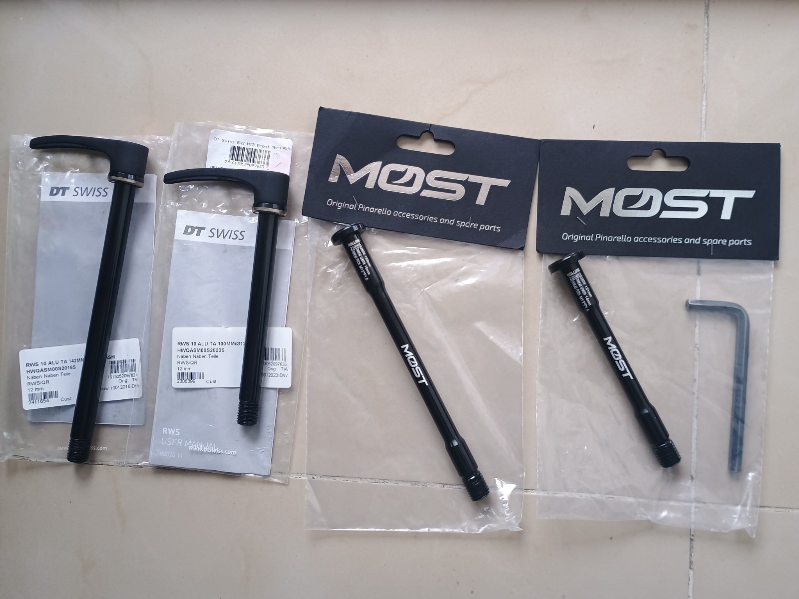 Thru axles – lot of 4 (two pairs) – MOST pinarello & DT Swiss – brand new !