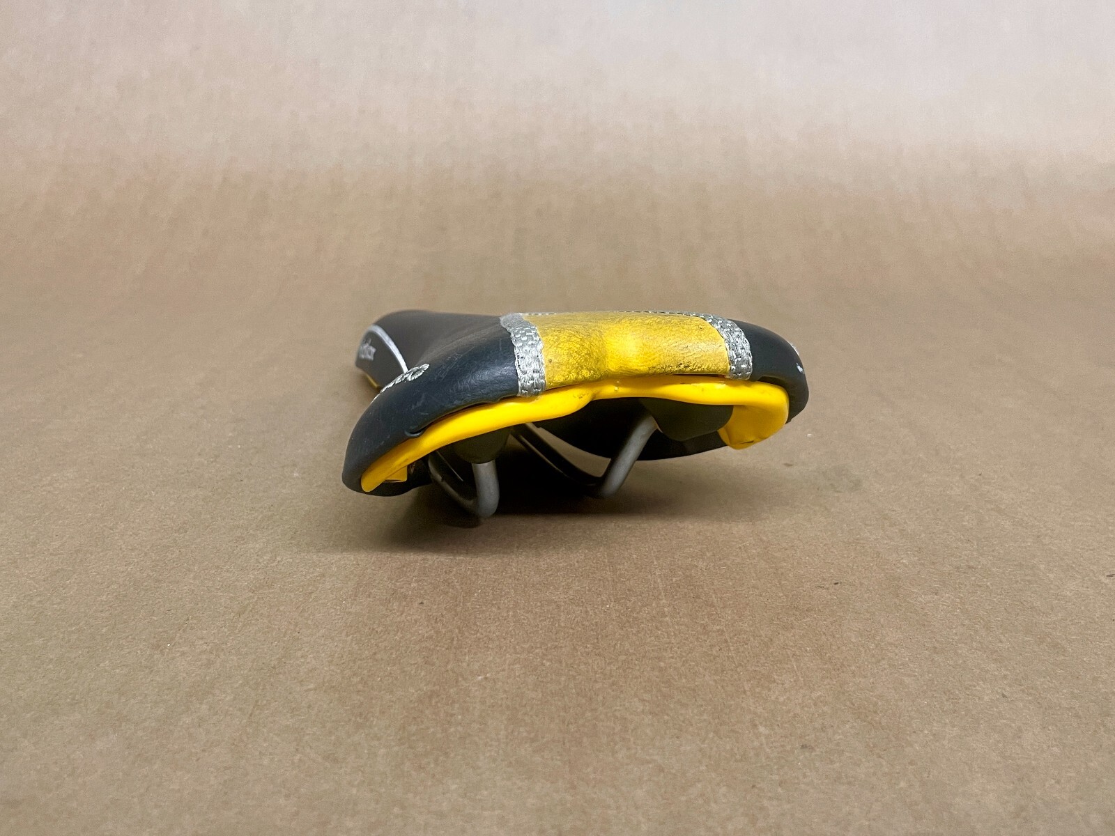 Selle San Marco Colnago Hoskar Saddle, yellow/white embroidered, steel rails