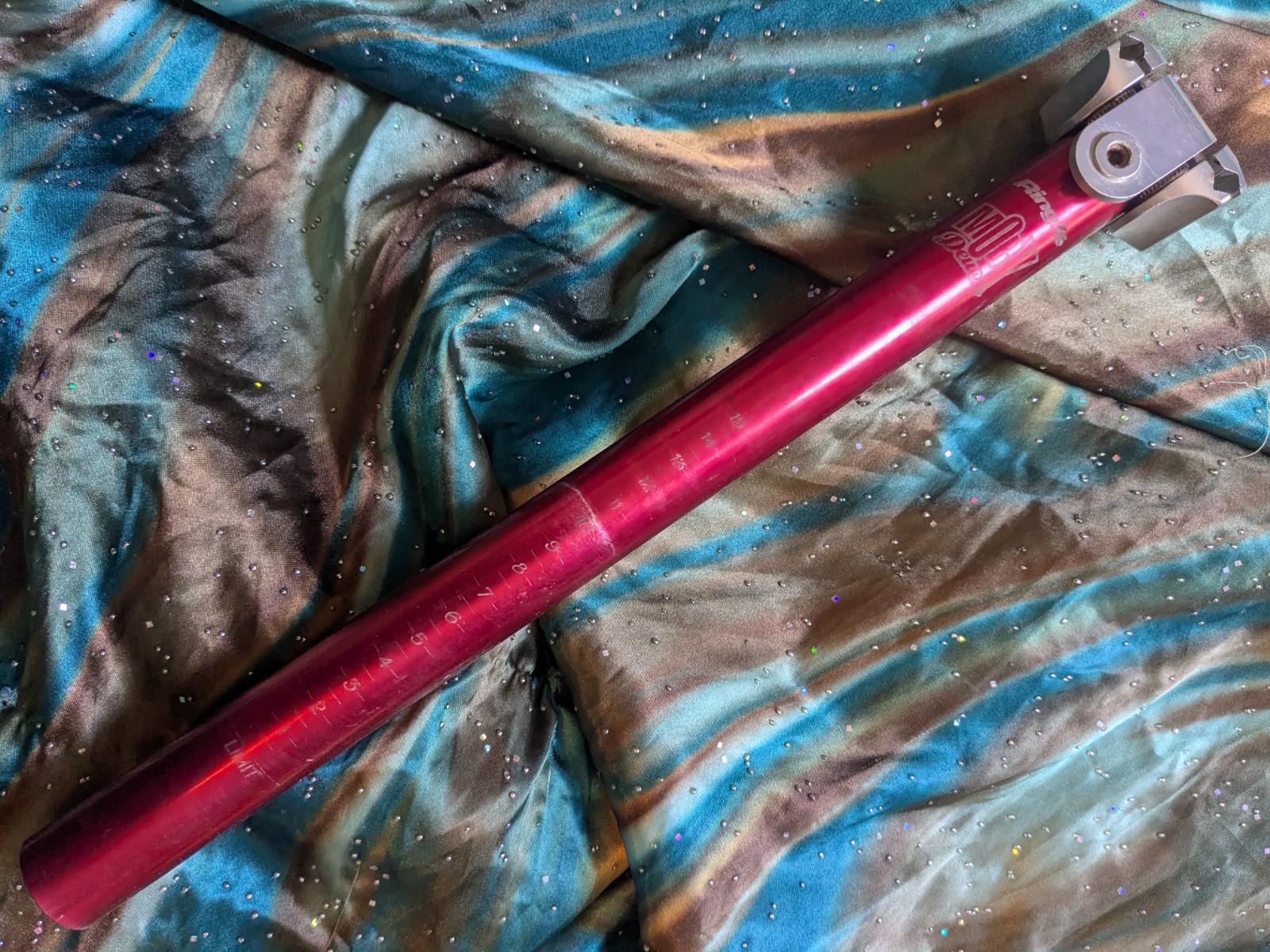 Ringle Moby Deuce 26.8 red anodized seatpost uncut