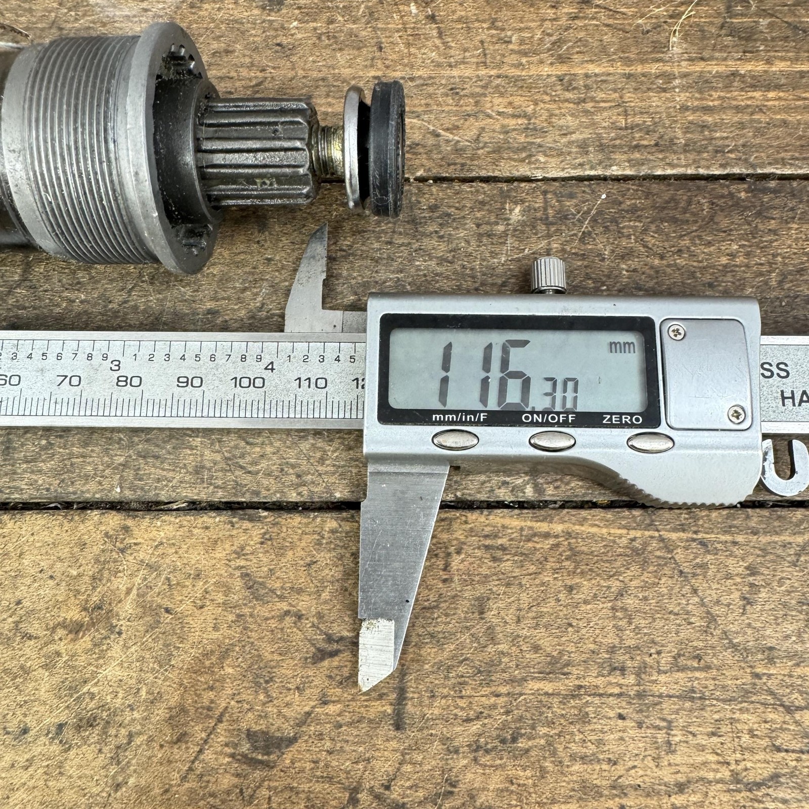 Truvativ Power Spline Bottom Bracket BB-06-PSPL-118/68E 68mm BSA Gray MTB Bike