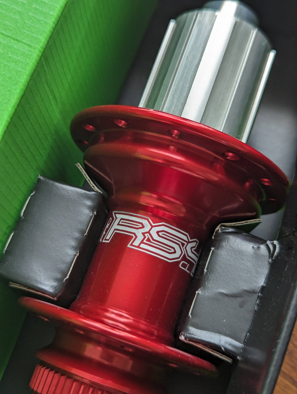 Hope RS4 142/12mm Center Lock CL Disc Road Rear Hub Red Shimano HG11 24h