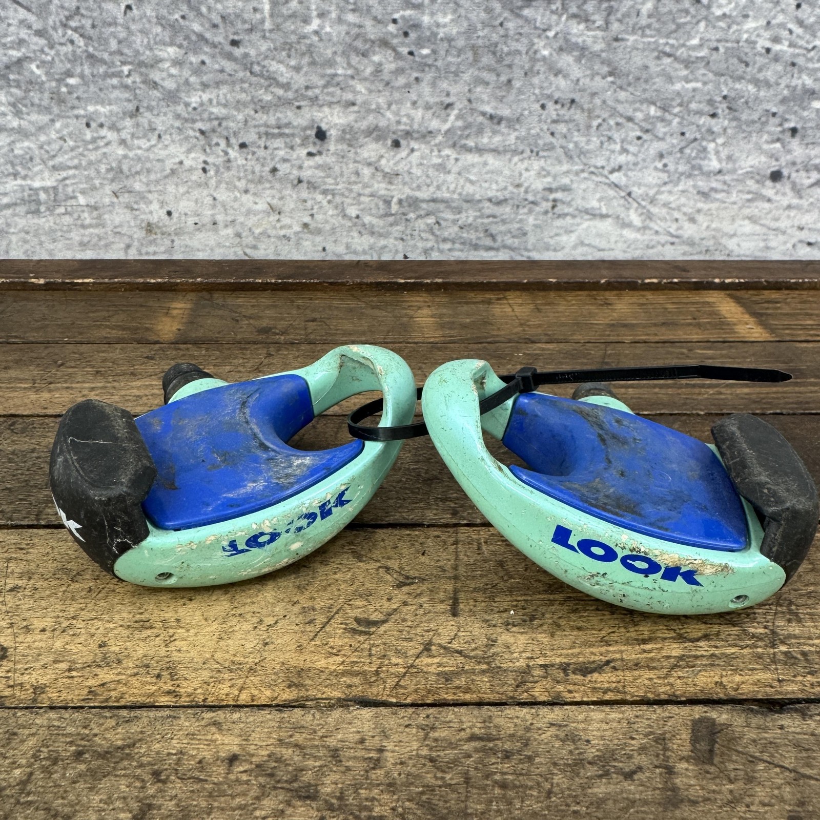 Vintage Look Clipless Road Bike Pedals Celeste Green Blue 9/16 340g Used