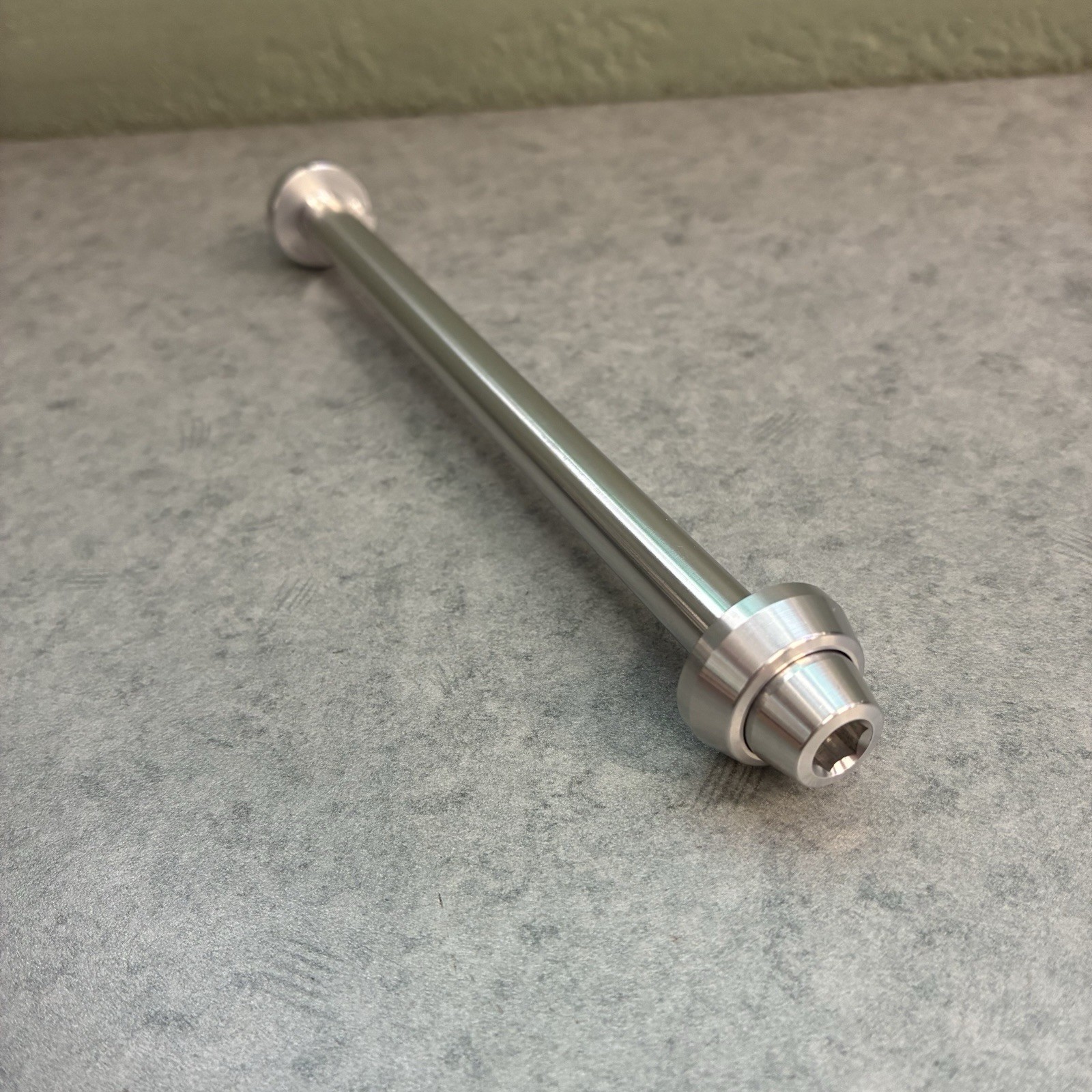 NOS! Hadley Thru Bolt – Thru Axle 10x135mm Spacing Bolt On Aluminum Rear Hub
