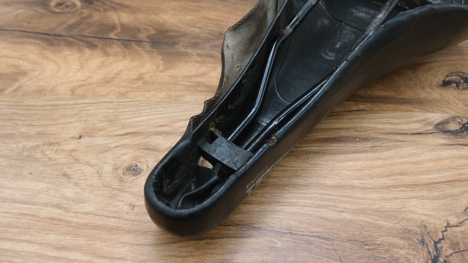 1991 MTB seat Avocet Racing saddle by Viscount