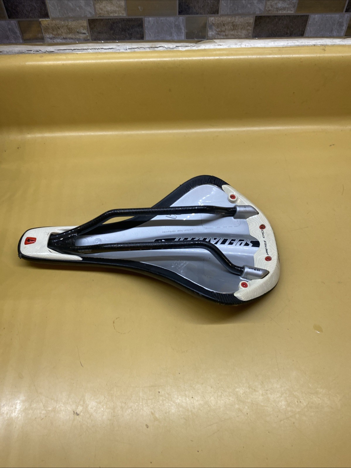 Black Specialized Henge Pro Carbon Body Geometry 260m X 159mm Carbon Rail Saddle