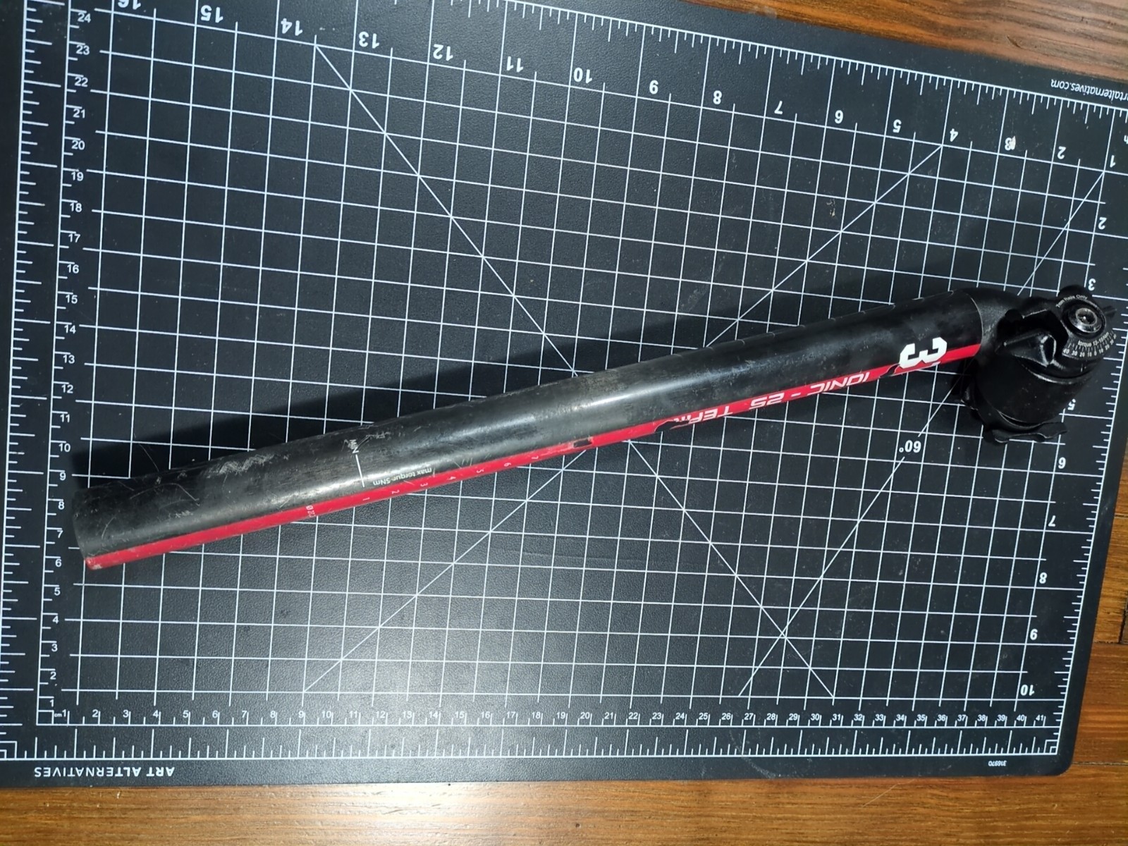 3T Ionic 25 VR Team 27.2 Carbon Vibration Reducing Seatpost 7×7 260mm