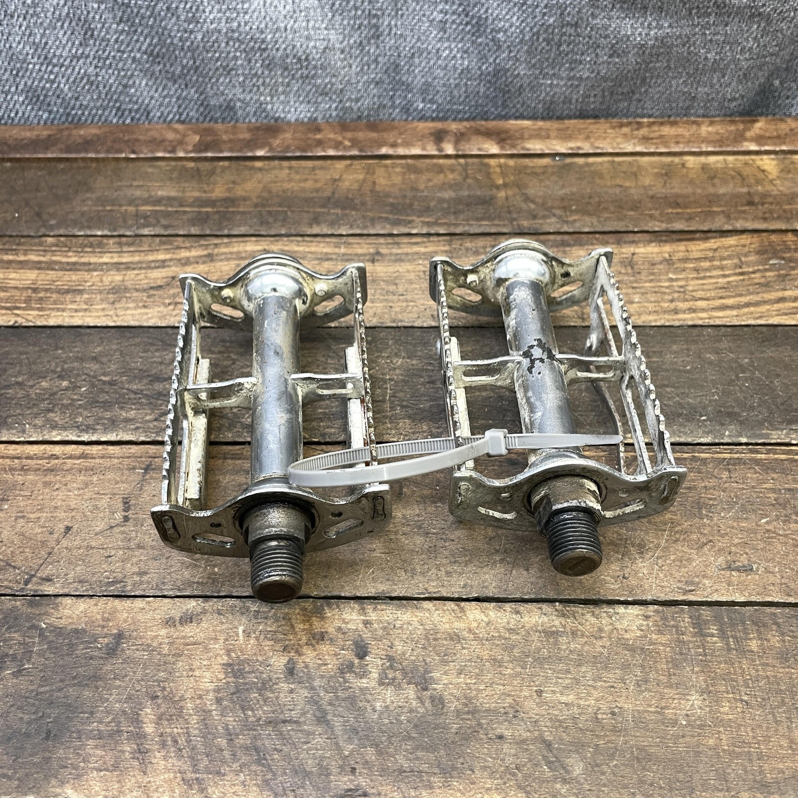 Vintage Windsor Bike Pedals 9/16 Silver Pair 70s Reflector Road Touring