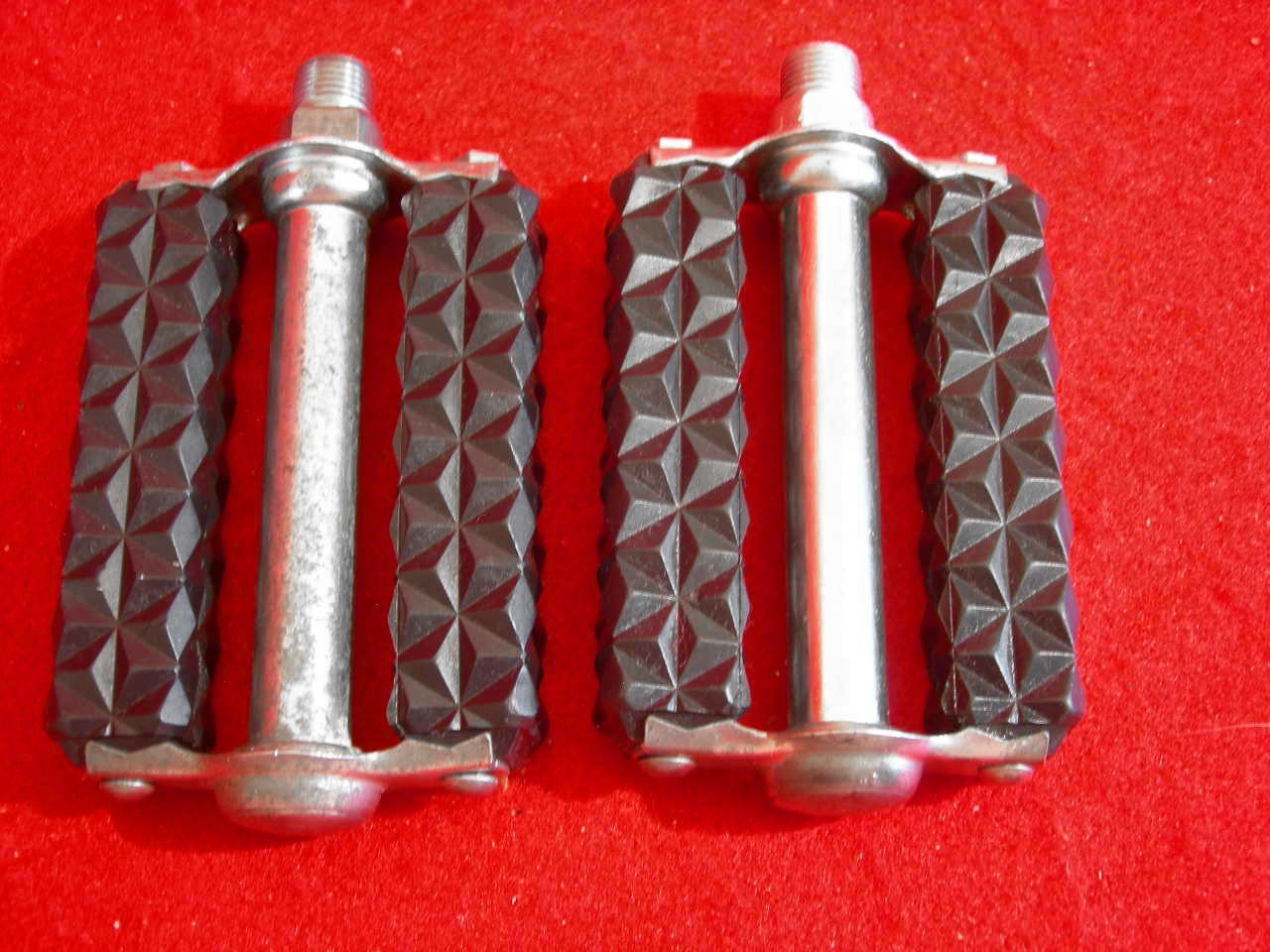Union 4″ Waffle Pedal Pedals Set Steel 9/16ths Threads Germany Used.