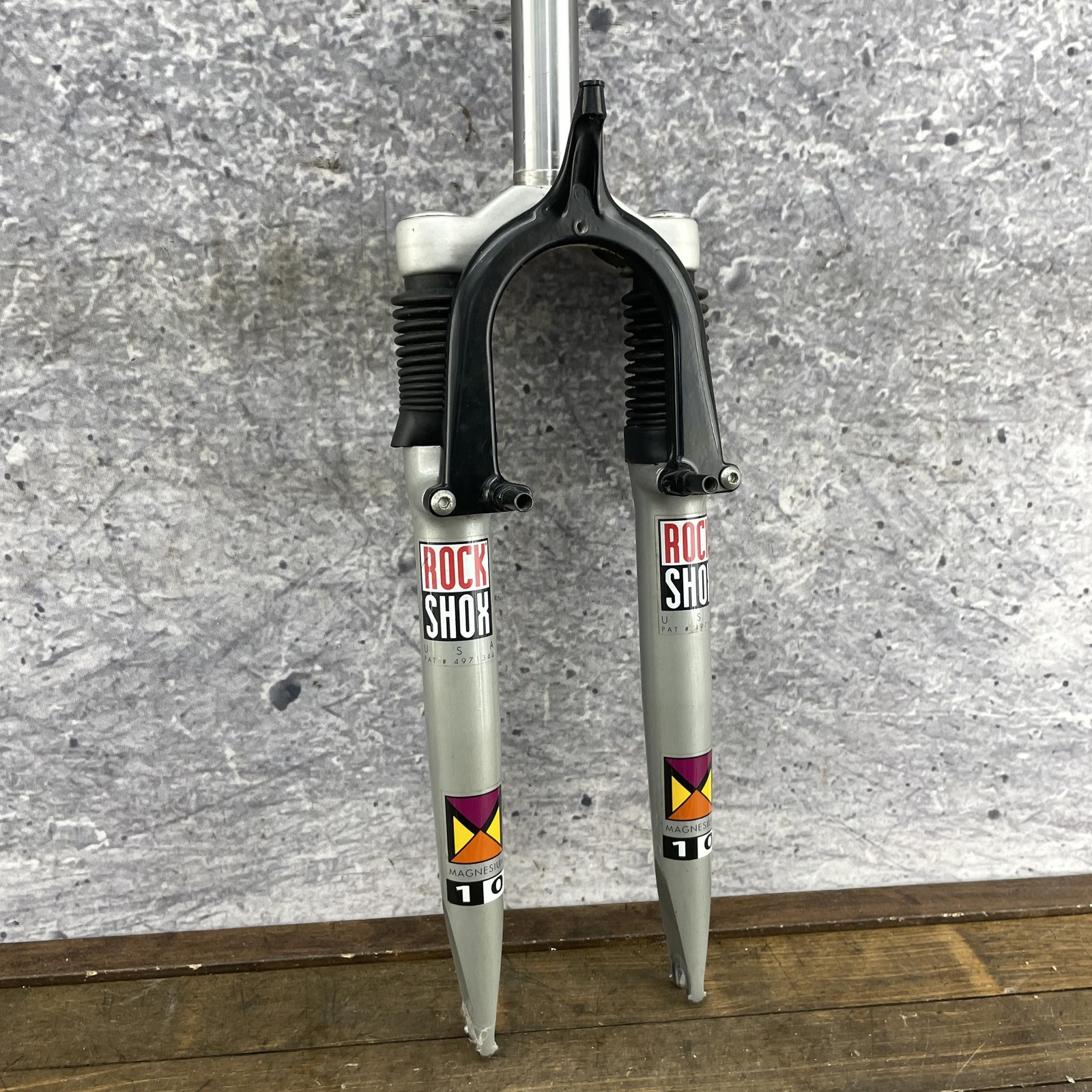 Vintage RockShox MAG 10 Fork 26in 1-1/8 Threadless 6.75in Steerer 90s MTB