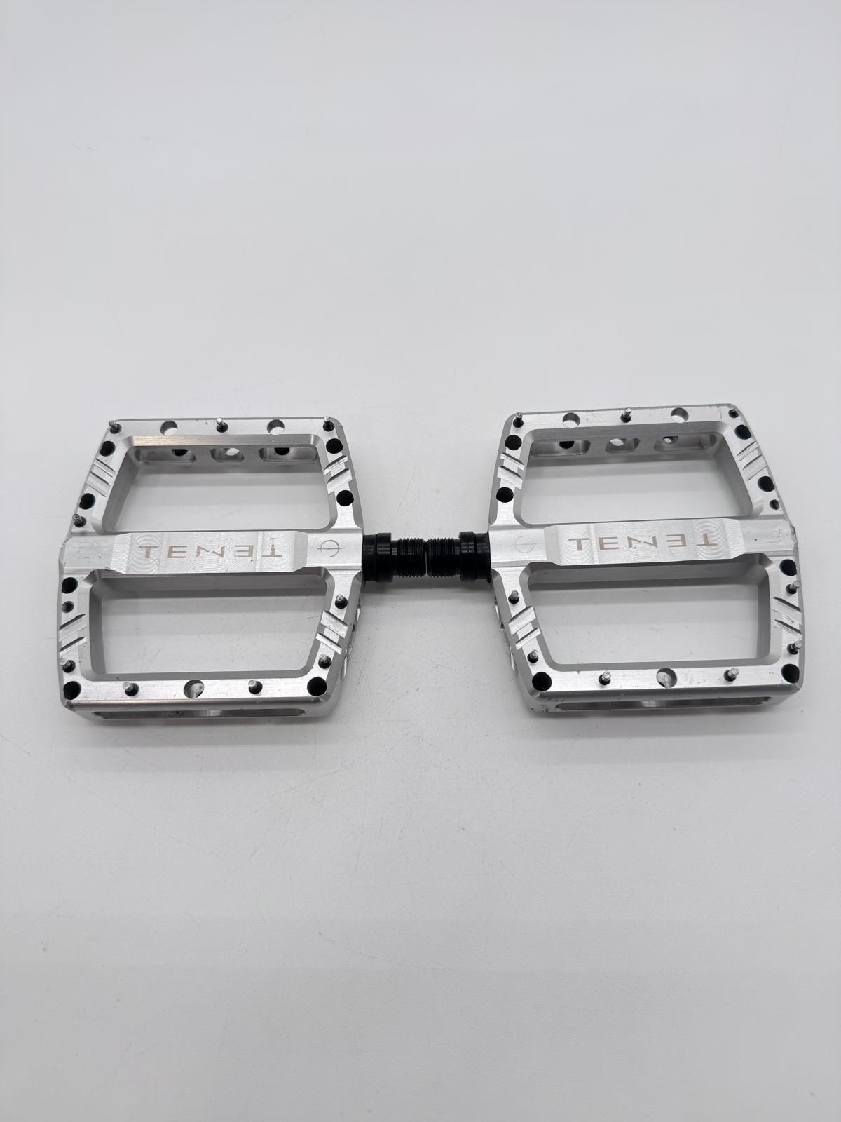 Tenet Occult V2 Flat Platform Pedals, Silver