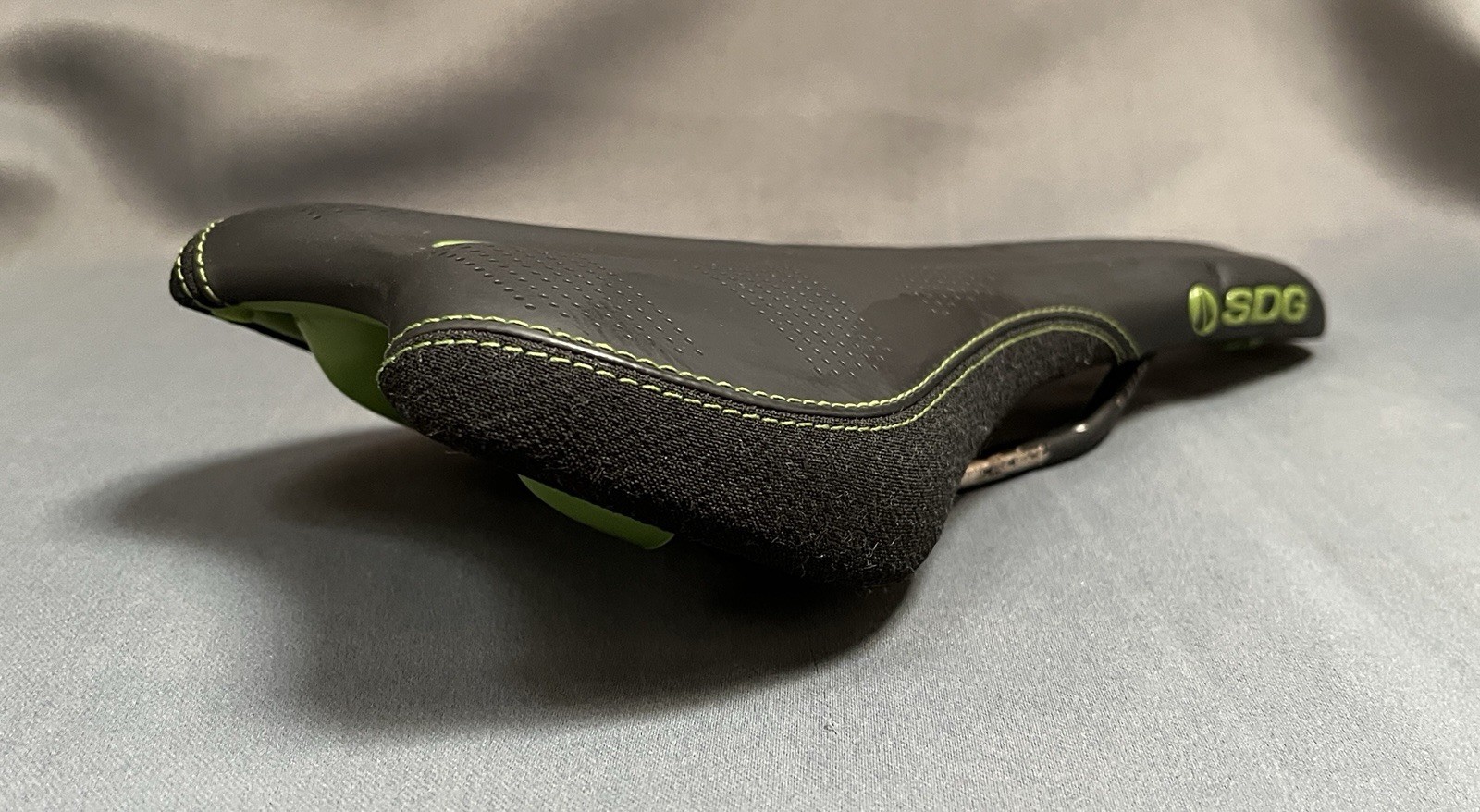 SDG Radar Saddle Mountain Bike 136mm 7 x 7 Ti Alloy Rails 233g Black / Green