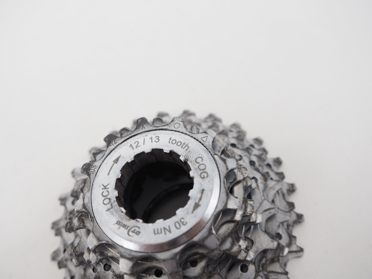 Shimano Ultegra 10-Speed Cassette CS-6700 12-25T w/ DT Swiss Lockring